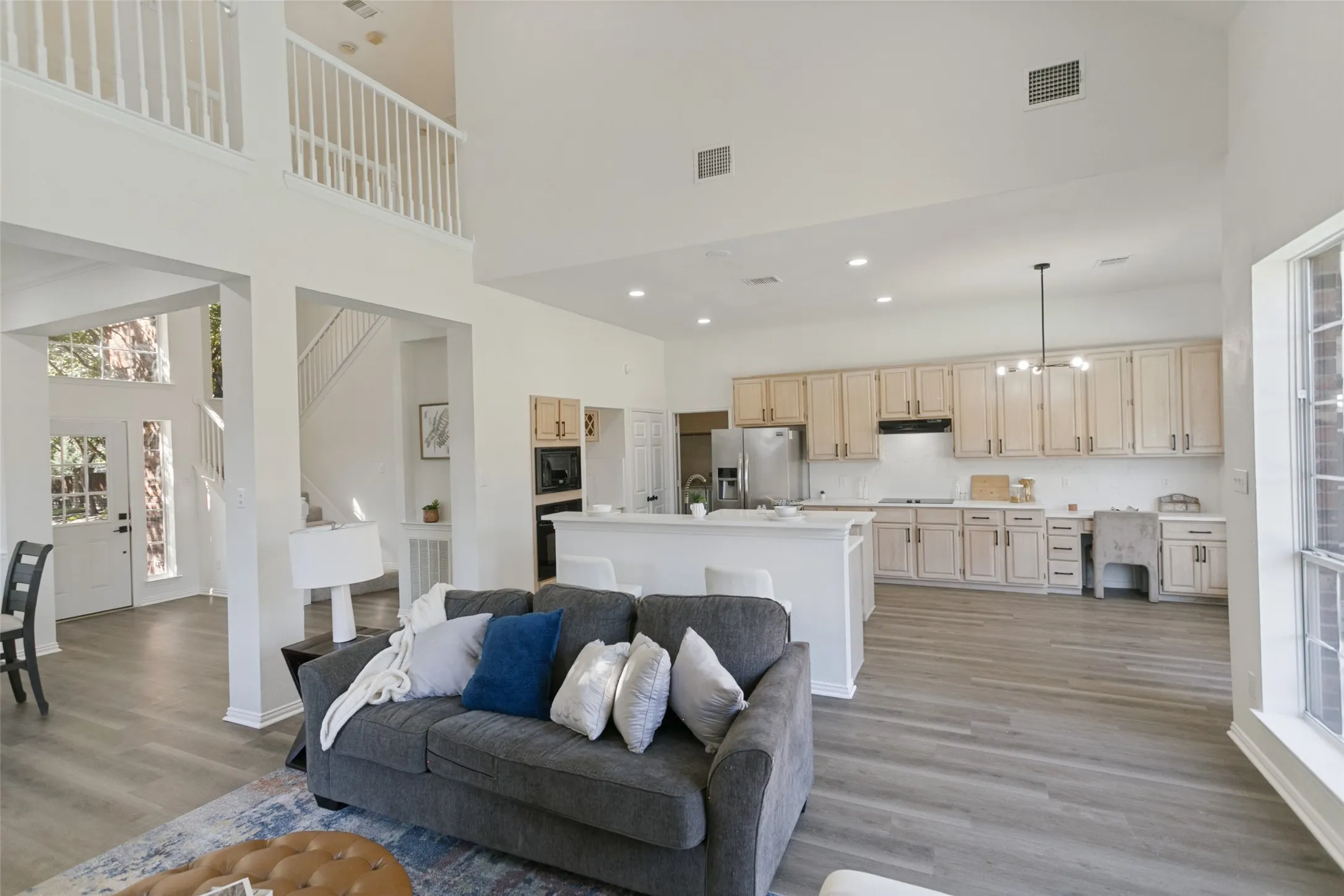 Single Family Residence For Sale in Collin County , 101 Fontana Court, Allen, Texas 75013, 3 Bedroom, 3 Bathroom, 2 Garage spaces, 2,197 Sqft, built in 1996, mls#21405579, Real Estate Agent in Allen, Homes For Sale in Collin county, Homes For Sale in Allen, Realtor in Allen Texas, Real Estate Brokerage Independent Realty Texas, Luminita Cordes Realtor