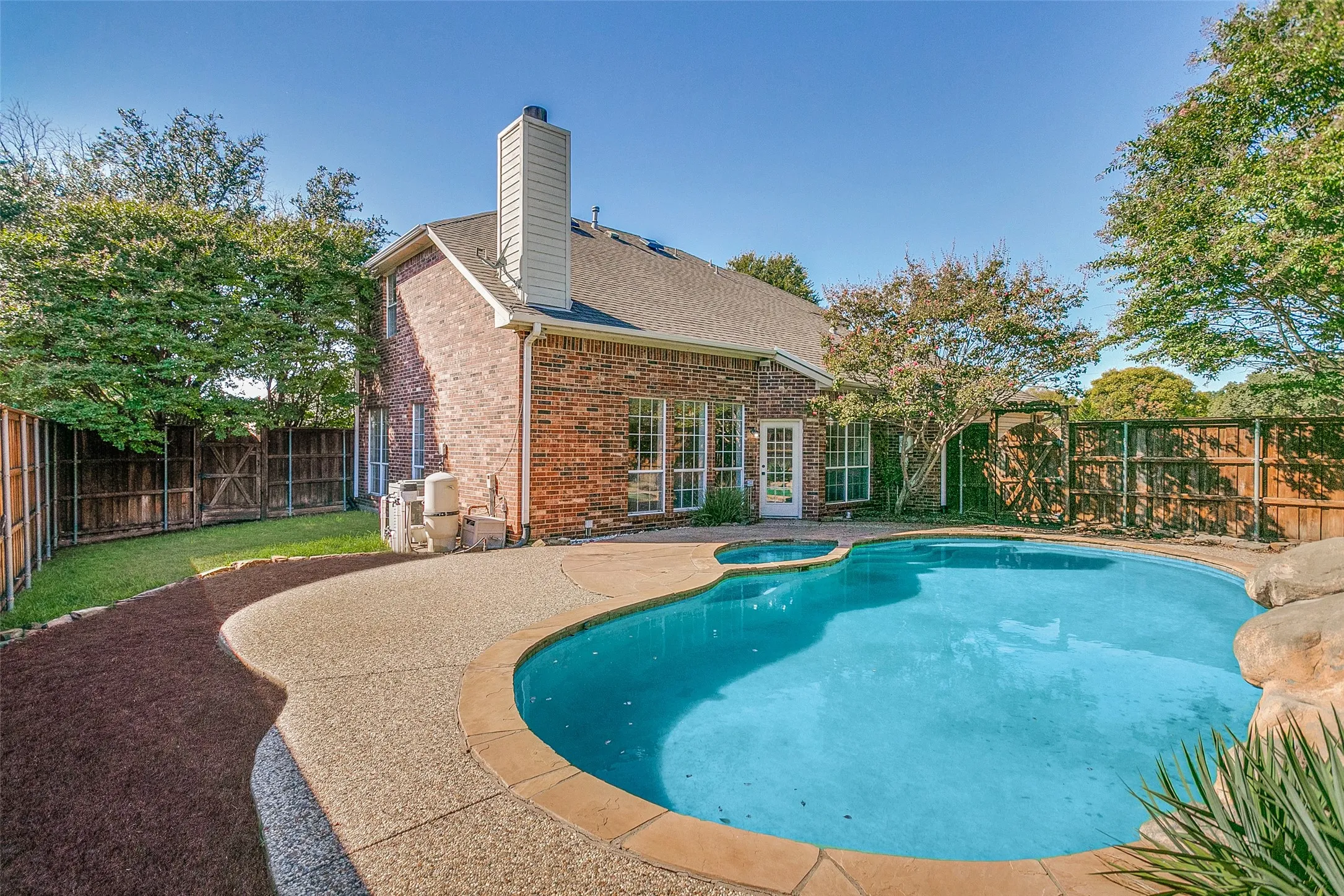 Single Family Residence For Sale in Collin County , 101 Fontana Court, Allen, Texas 75013, 3 Bedroom, 3 Bathroom, 2 Garage spaces, 2,197 Sqft, built in 1996, mls#21405579, Real Estate Agent in Allen, Homes For Sale in Collin county, Homes For Sale in Allen, Realtor in Allen Texas, Real Estate Brokerage Independent Realty Texas, Luminita Cordes Realtor