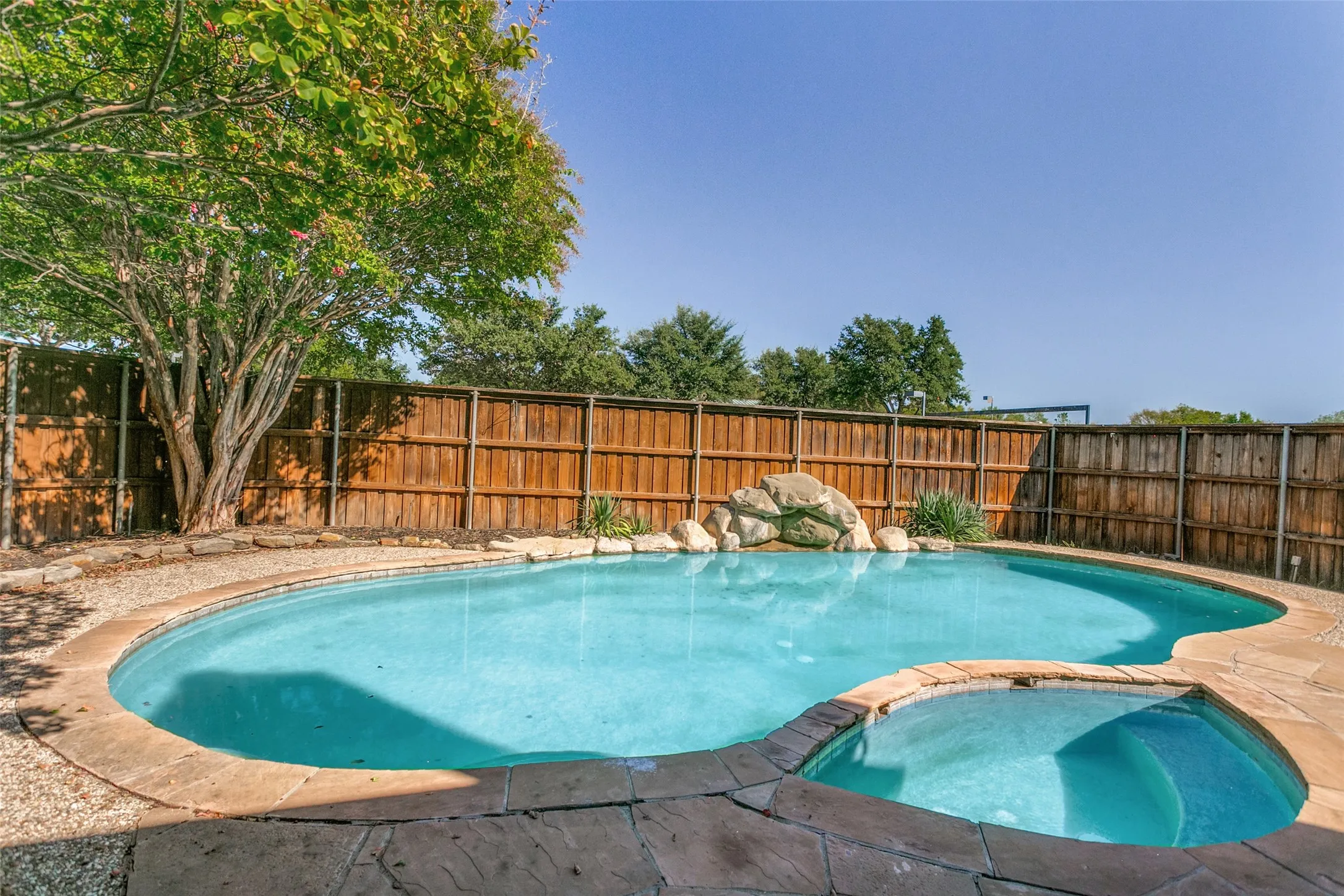 Single Family Residence For Sale in Collin County , 101 Fontana Court, Allen, Texas 75013, 3 Bedroom, 3 Bathroom, 2 Garage spaces, 2,197 Sqft, built in 1996, mls#21405579, Real Estate Agent in Allen, Homes For Sale in Collin county, Homes For Sale in Allen, Realtor in Allen Texas, Real Estate Brokerage Independent Realty Texas, Luminita Cordes Realtor