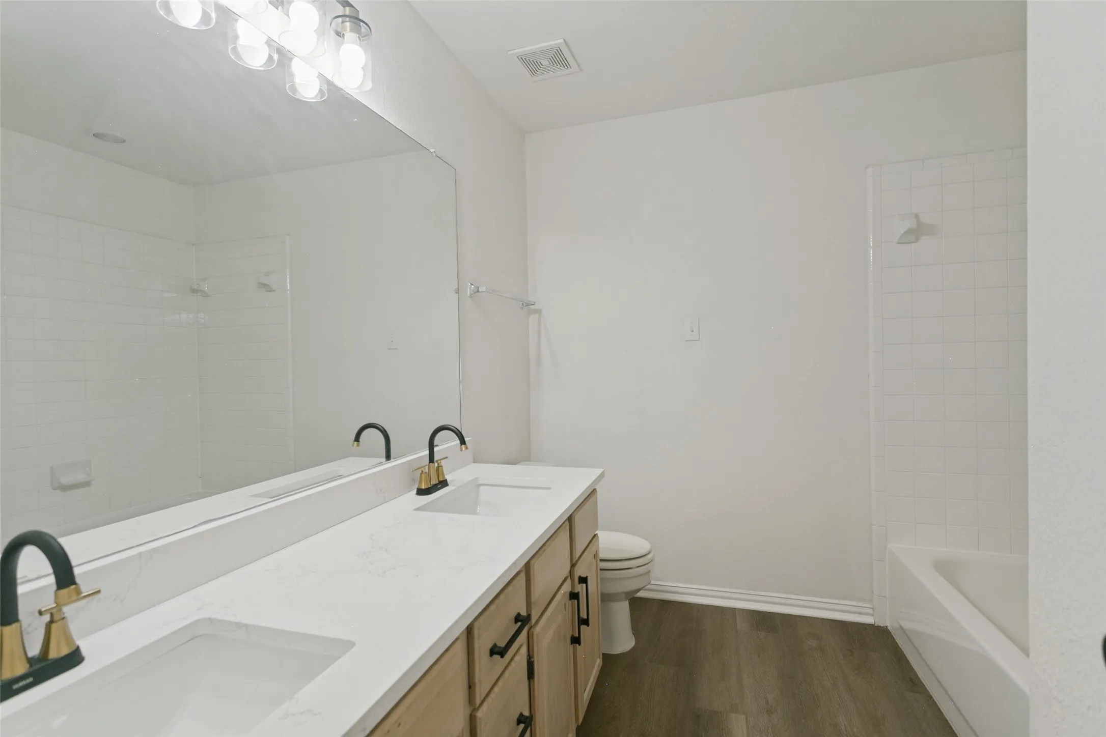 Single Family Residence For Sale in Collin County , 101 Fontana Court, Allen, Texas 75013, 3 Bedroom, 3 Bathroom, 2 Garage spaces, 2,197 Sqft, built in 1996, mls#21405579, Real Estate Agent in Allen, Homes For Sale in Collin county, Homes For Sale in Allen, Realtor in Allen Texas, Real Estate Brokerage Independent Realty Texas, Luminita Cordes Realtor
