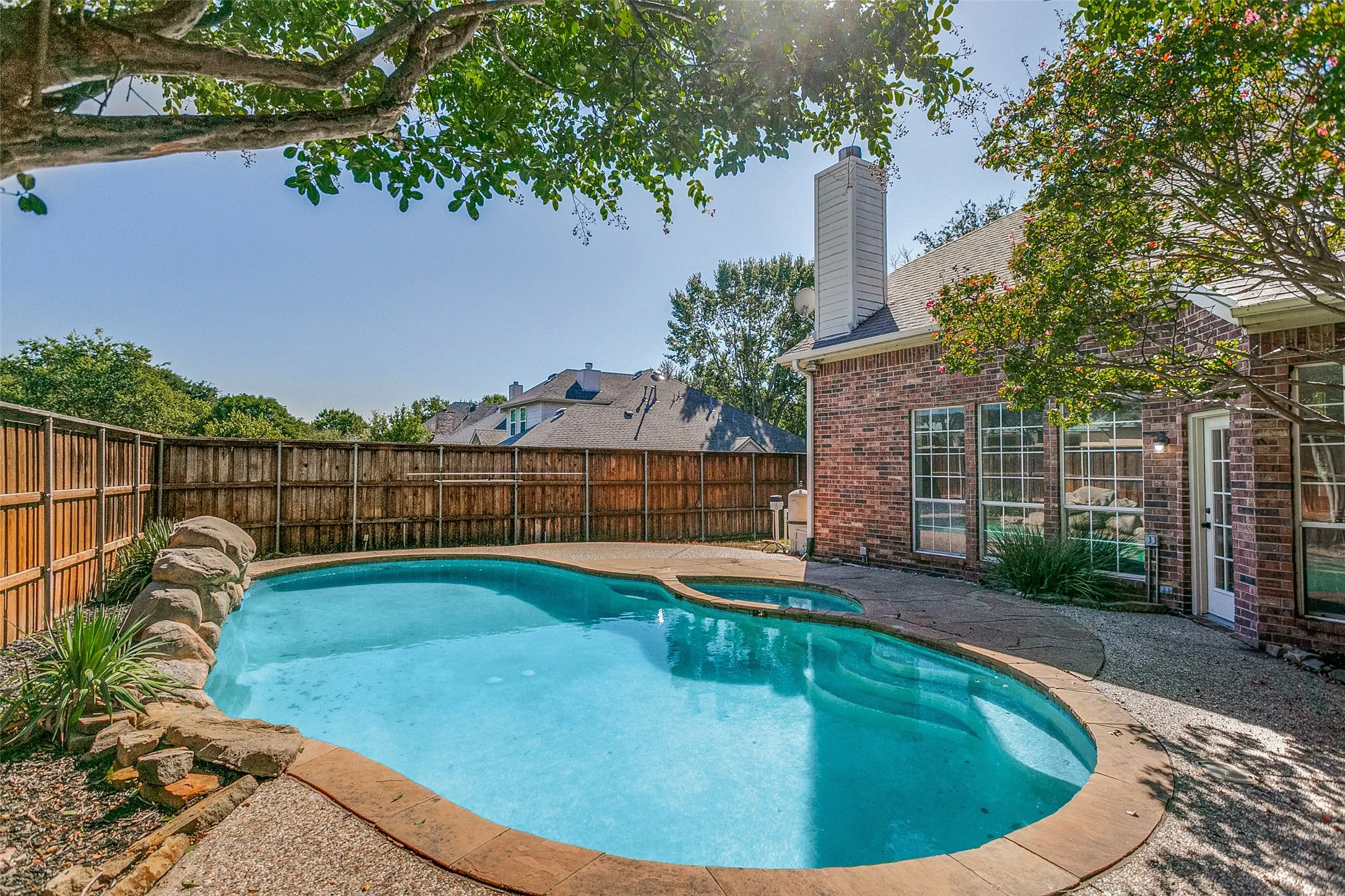 Single Family Residence For Sale in Collin County , 101 Fontana Court, Allen, Texas 75013, 3 Bedroom, 3 Bathroom, 2 Garage spaces, 2,197 Sqft, built in 1996, mls#21405579, Real Estate Agent in Allen, Homes For Sale in Collin county, Homes For Sale in Allen, Realtor in Allen Texas, Real Estate Brokerage Independent Realty Texas, Luminita Cordes Realtor