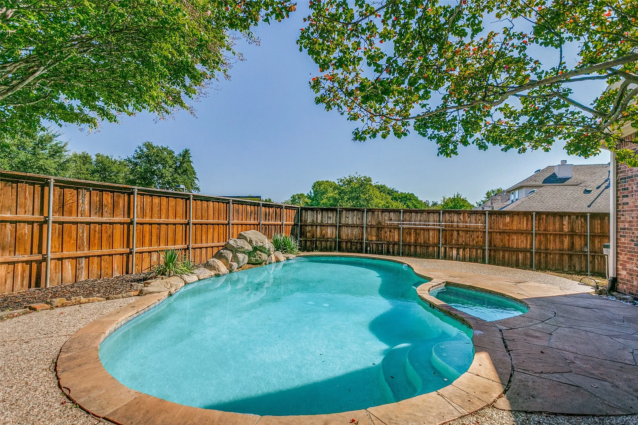 Single Family Residence For Sale in Collin County , 101 Fontana Court, Allen, Texas 75013, 3 Bedroom, 3 Bathroom, 2 Garage spaces, 2,197 Sqft, built in 1996, mls#21405579, Real Estate Agent in Allen, Homes For Sale in Collin county, Homes For Sale in Allen, Realtor in Allen Texas, Real Estate Brokerage Independent Realty Texas, Luminita Cordes Realtor