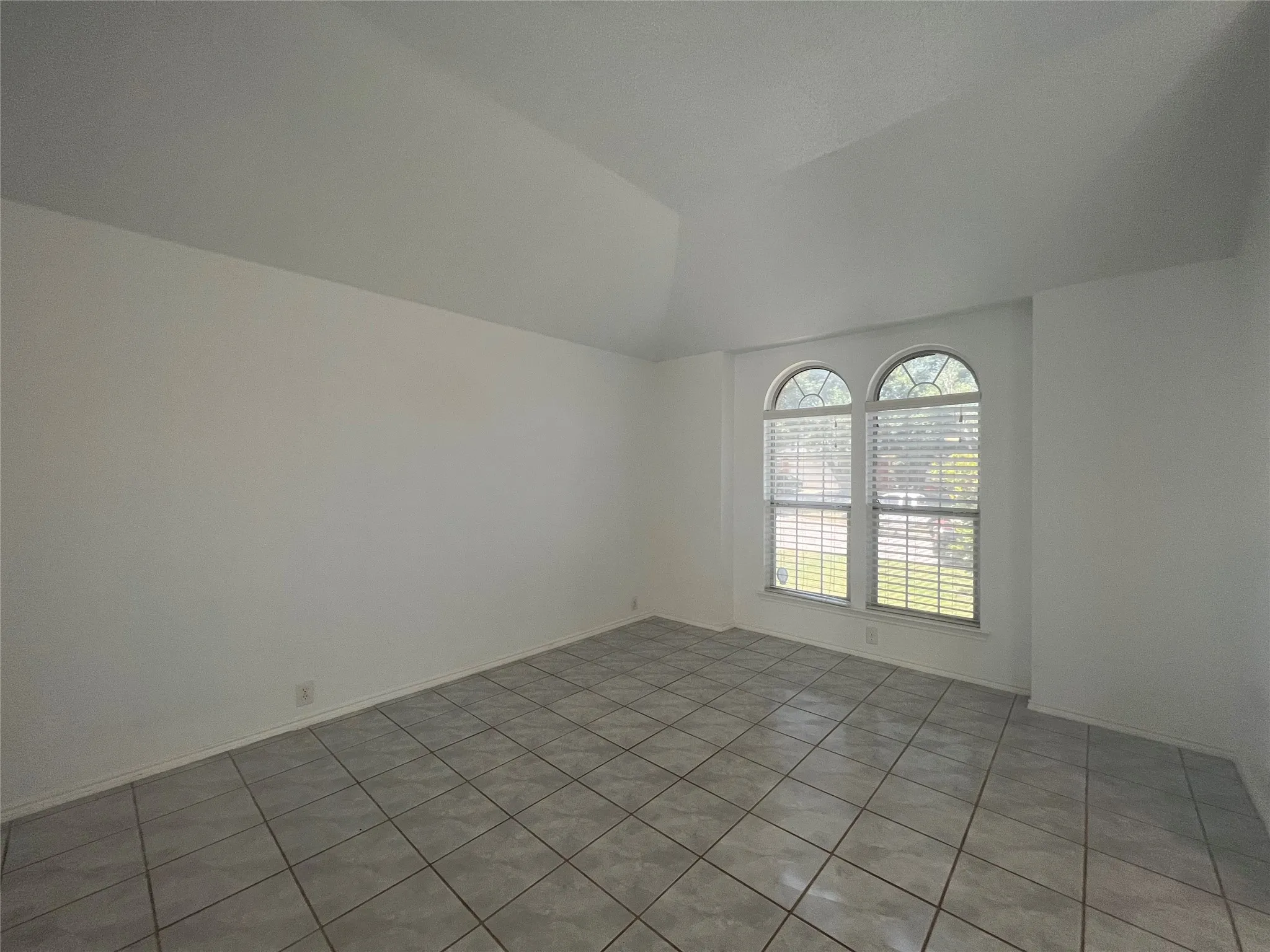 Single Family Residence For Rent in Tarrant County , 8059 Raleigh Court, Fort Worth, Texas 76123, 3 Bedroom, 2 Bathroom, Garage spaces, 1,865 Sqft, built in 1998, mls#21406203, Real Estate Agent in Fort Worth, Homes For Rent in Tarrant county, Homes For Rent in Fort Worth, Realtor in Fort Worth Texas, Real Estate Brokerage Independent Realty Texas, Luminita Cordes Realtor