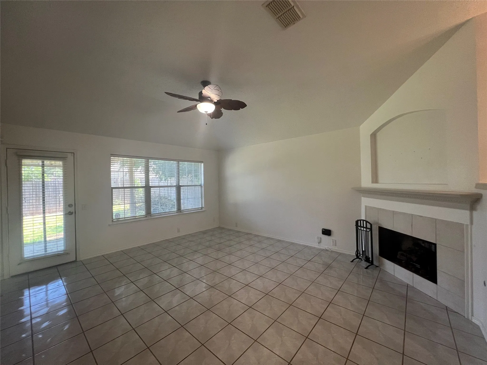 Single Family Residence For Rent in Tarrant County , 8059 Raleigh Court, Fort Worth, Texas 76123, 3 Bedroom, 2 Bathroom, Garage spaces, 1,865 Sqft, built in 1998, mls#21406203, Real Estate Agent in Fort Worth, Homes For Rent in Tarrant county, Homes For Rent in Fort Worth, Realtor in Fort Worth Texas, Real Estate Brokerage Independent Realty Texas, Luminita Cordes Realtor