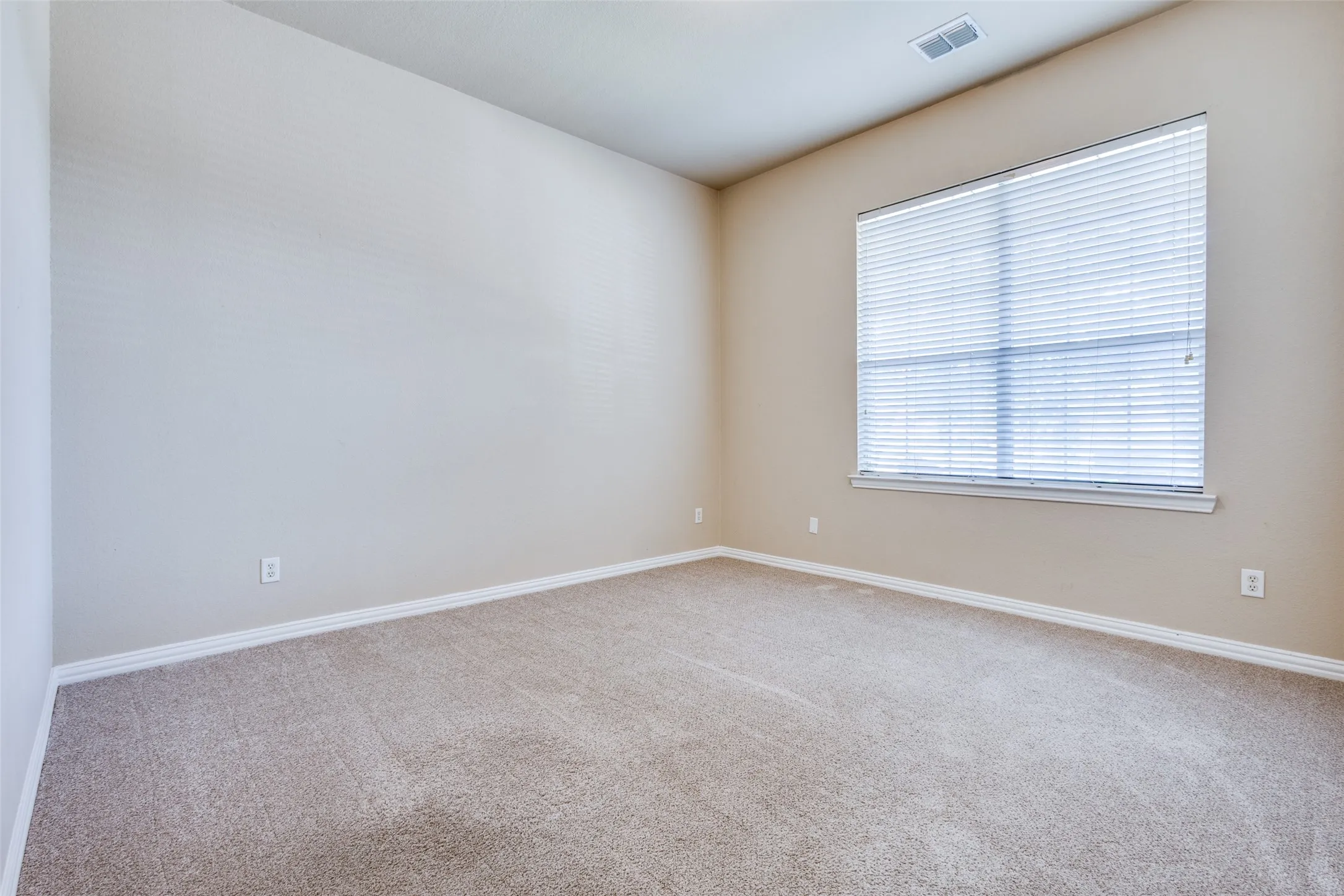 Single Family Residence For Rent in Collin County , 7204 Meredith Court, Mc Kinney, Texas 75071, 4 Bedroom, 3 Bathroom, 3 Garage spaces, 3,933 Sqft, built in 2005, mls#21400657, Real Estate Agent in Mc Kinney, Homes For Rent in Collin county, Homes For Rent in Mc Kinney, Realtor in Mc Kinney Texas, Real Estate Brokerage Independent Realty Texas, Luminita Cordes Realtor