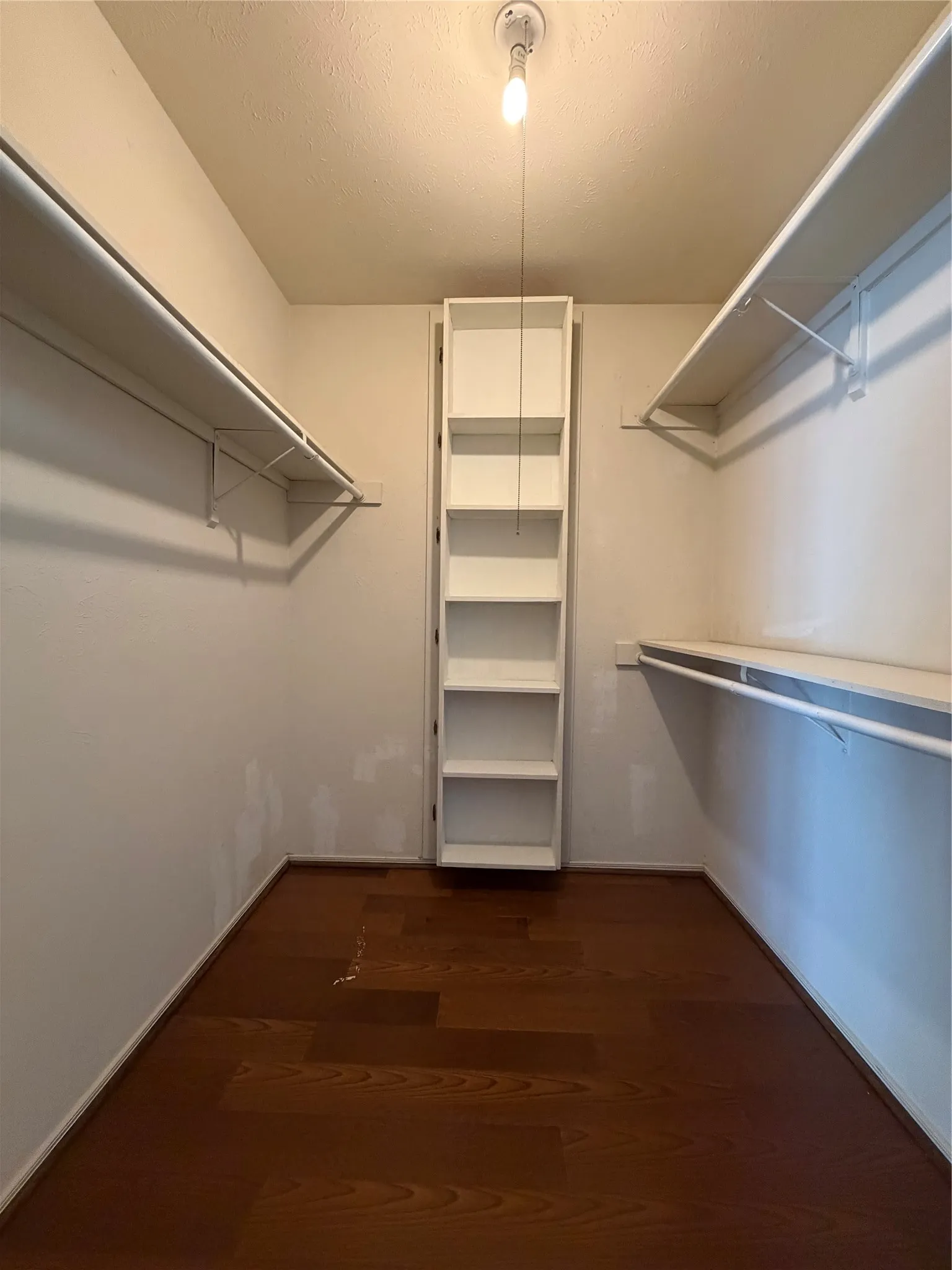 Single Family Residence For Sale in Dallas County , 2104 Baltimore Drive, Richardson, Texas 75081, 4 Bedroom, 2 Bathroom, 2 Garage spaces, 2,011 Sqft, built in 1976, mls#21284406, Real Estate Agent in Richardson, Homes For Sale in Dallas county, Homes For Sale in Richardson, Realtor in Richardson Texas, Real Estate Brokerage Independent Realty Texas, Luminita Cordes Realtor