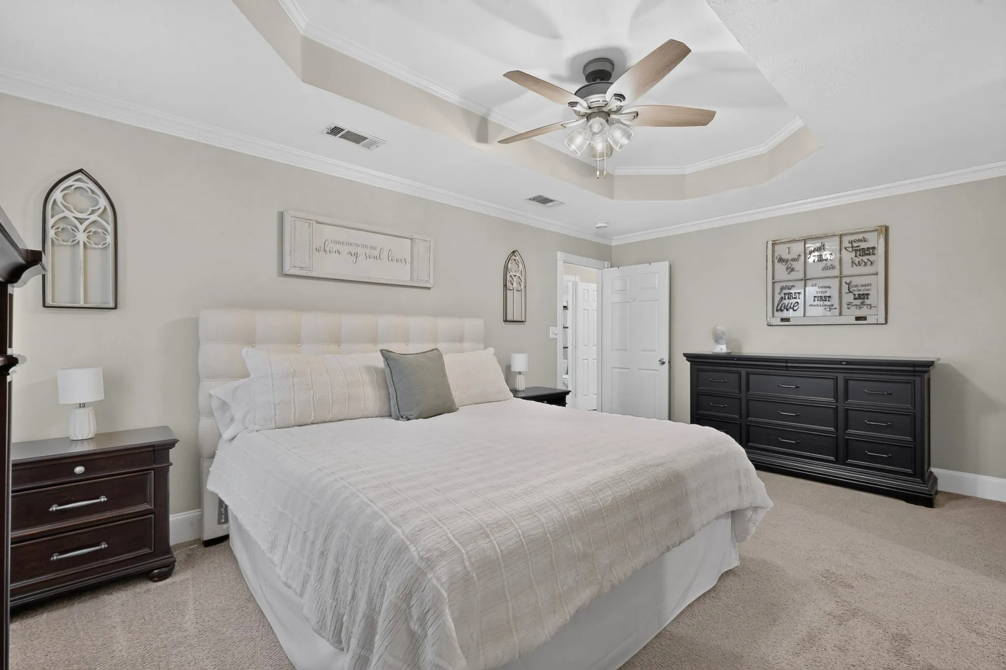 Single Family Residence For Sale in Hunt County , 10547 Kitsee Knoll Way, Quinlan, Texas 75474, 5 Bedroom, 3 Bathroom, 2 Garage spaces, 2,825 Sqft, built in 2002, mls#21406207, Real Estate Agent in Quinlan, Homes For Sale in Hunt county, Homes For Sale in Quinlan, Realtor in Quinlan Texas, Real Estate Brokerage Independent Realty Texas, Luminita Cordes Realtor