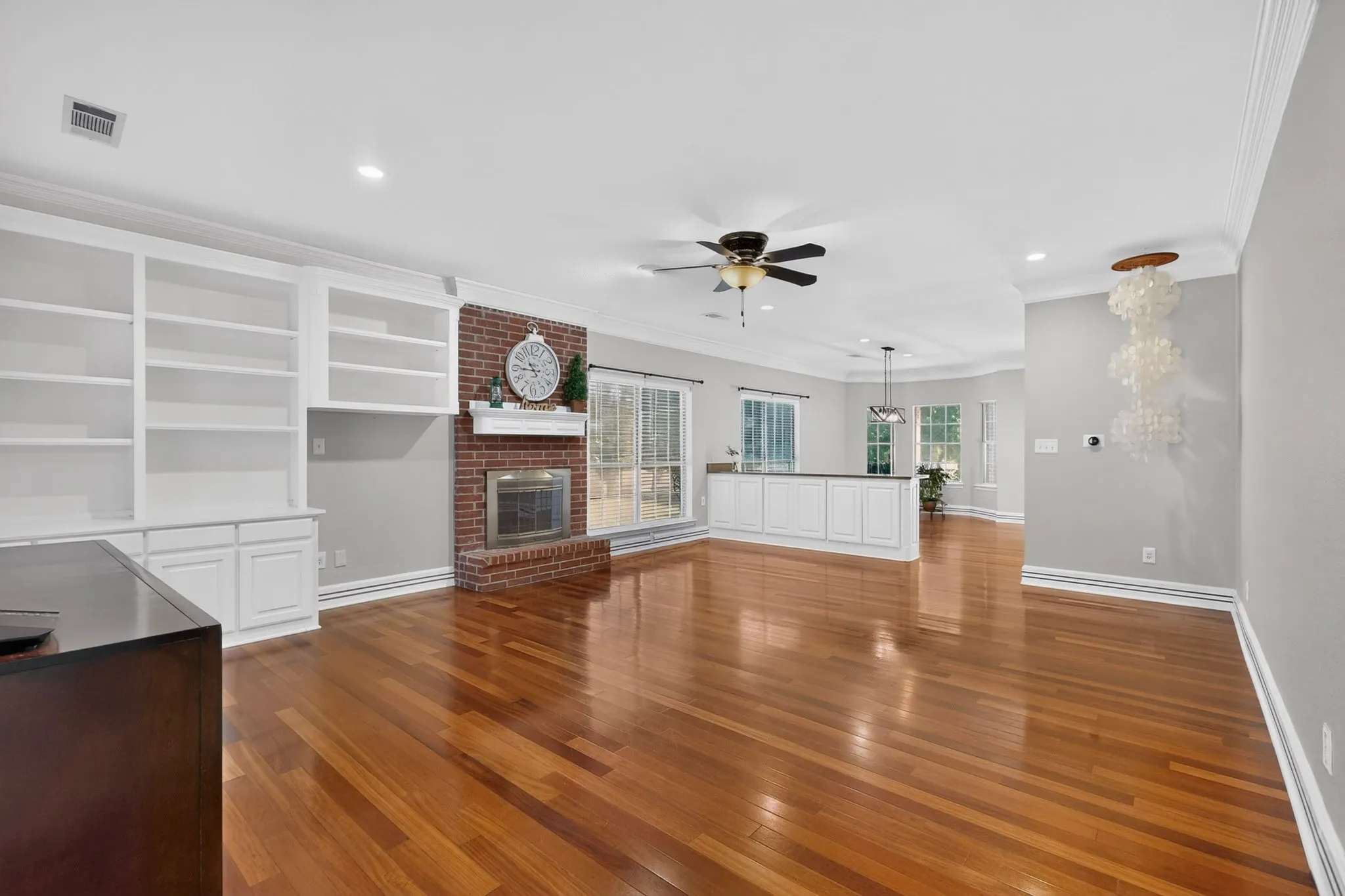 Single Family Residence For Sale in Hunt County , 10547 Kitsee Knoll Way, Quinlan, Texas 75474, 5 Bedroom, 3 Bathroom, 2 Garage spaces, 2,825 Sqft, built in 2002, mls#21406207, Real Estate Agent in Quinlan, Homes For Sale in Hunt county, Homes For Sale in Quinlan, Realtor in Quinlan Texas, Real Estate Brokerage Independent Realty Texas, Luminita Cordes Realtor