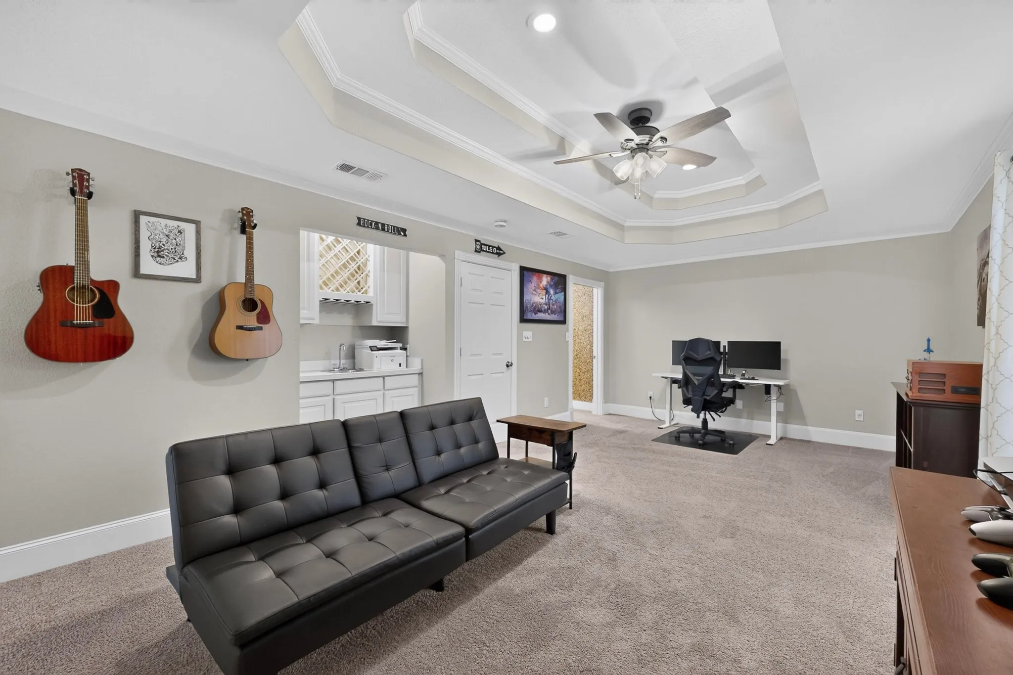 Single Family Residence For Sale in Hunt County , 10547 Kitsee Knoll Way, Quinlan, Texas 75474, 5 Bedroom, 3 Bathroom, 2 Garage spaces, 2,825 Sqft, built in 2002, mls#21406207, Real Estate Agent in Quinlan, Homes For Sale in Hunt county, Homes For Sale in Quinlan, Realtor in Quinlan Texas, Real Estate Brokerage Independent Realty Texas, Luminita Cordes Realtor