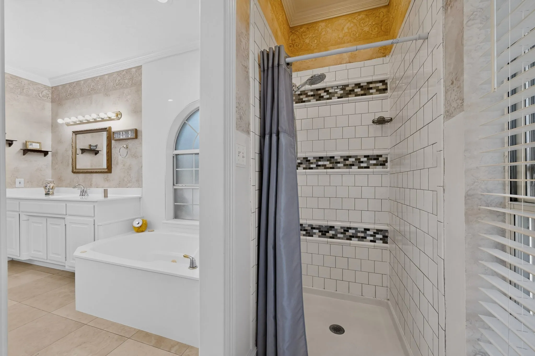 Single Family Residence For Sale in Hunt County , 10547 Kitsee Knoll Way, Quinlan, Texas 75474, 5 Bedroom, 3 Bathroom, 2 Garage spaces, 2,825 Sqft, built in 2002, mls#21406207, Real Estate Agent in Quinlan, Homes For Sale in Hunt county, Homes For Sale in Quinlan, Realtor in Quinlan Texas, Real Estate Brokerage Independent Realty Texas, Luminita Cordes Realtor