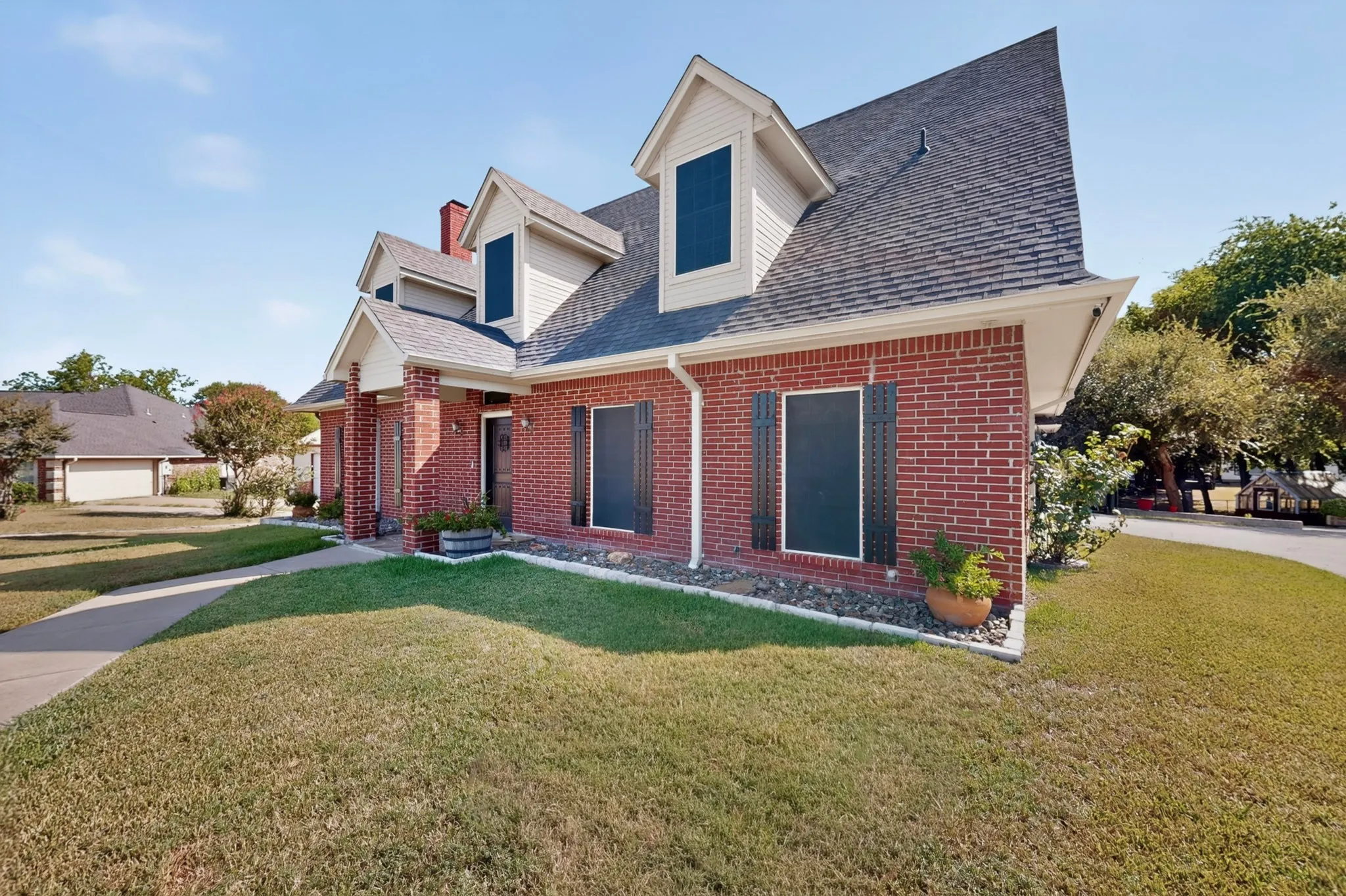Single Family Residence For Sale in Hunt County , 10547 Kitsee Knoll Way, Quinlan, Texas 75474, 5 Bedroom, 3 Bathroom, 2 Garage spaces, 2,825 Sqft, built in 2002, mls#21406207, Real Estate Agent in Quinlan, Homes For Sale in Hunt county, Homes For Sale in Quinlan, Realtor in Quinlan Texas, Real Estate Brokerage Independent Realty Texas, Luminita Cordes Realtor