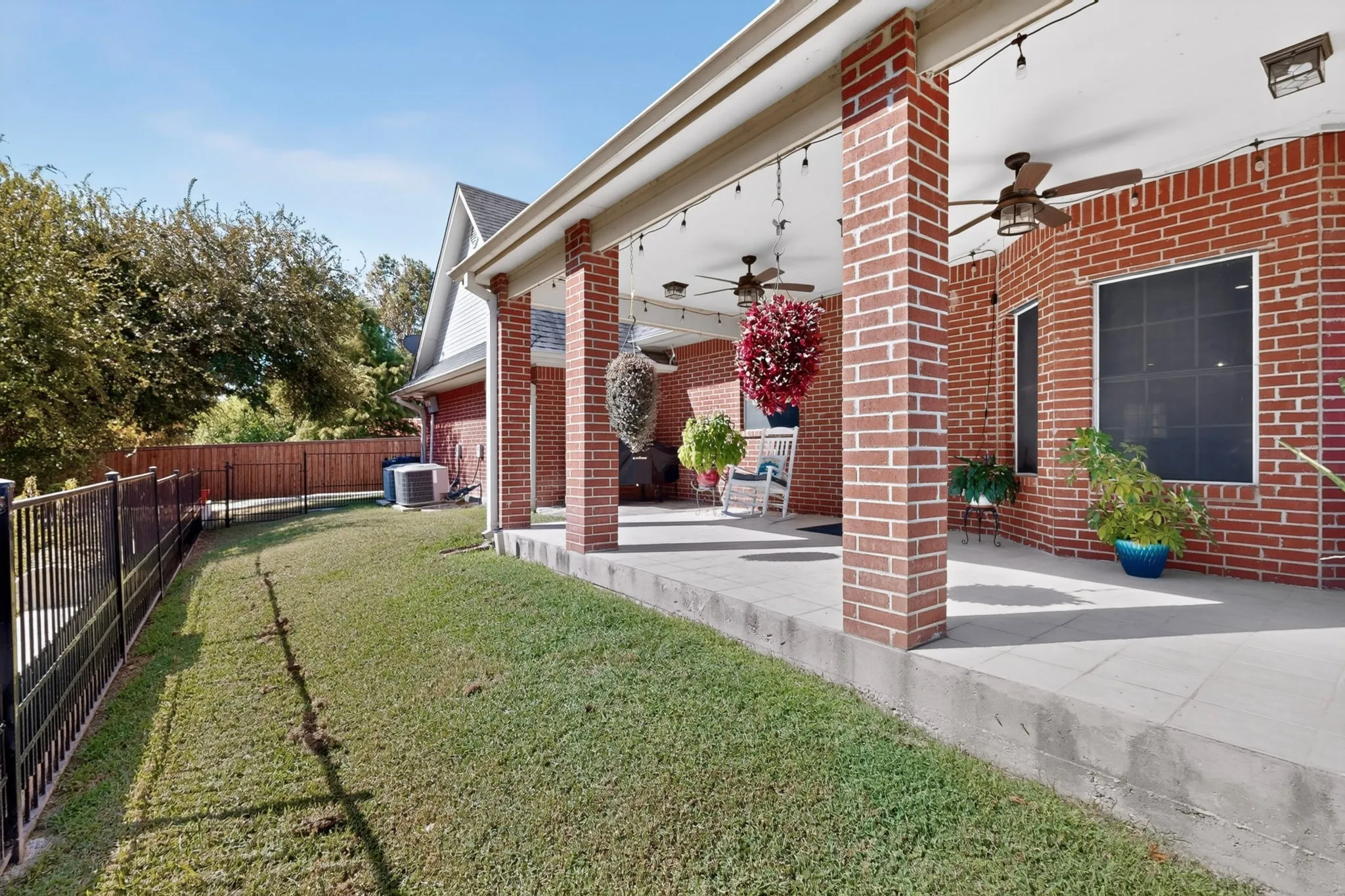 Single Family Residence For Sale in Hunt County , 10547 Kitsee Knoll Way, Quinlan, Texas 75474, 5 Bedroom, 3 Bathroom, 2 Garage spaces, 2,825 Sqft, built in 2002, mls#21406207, Real Estate Agent in Quinlan, Homes For Sale in Hunt county, Homes For Sale in Quinlan, Realtor in Quinlan Texas, Real Estate Brokerage Independent Realty Texas, Luminita Cordes Realtor
