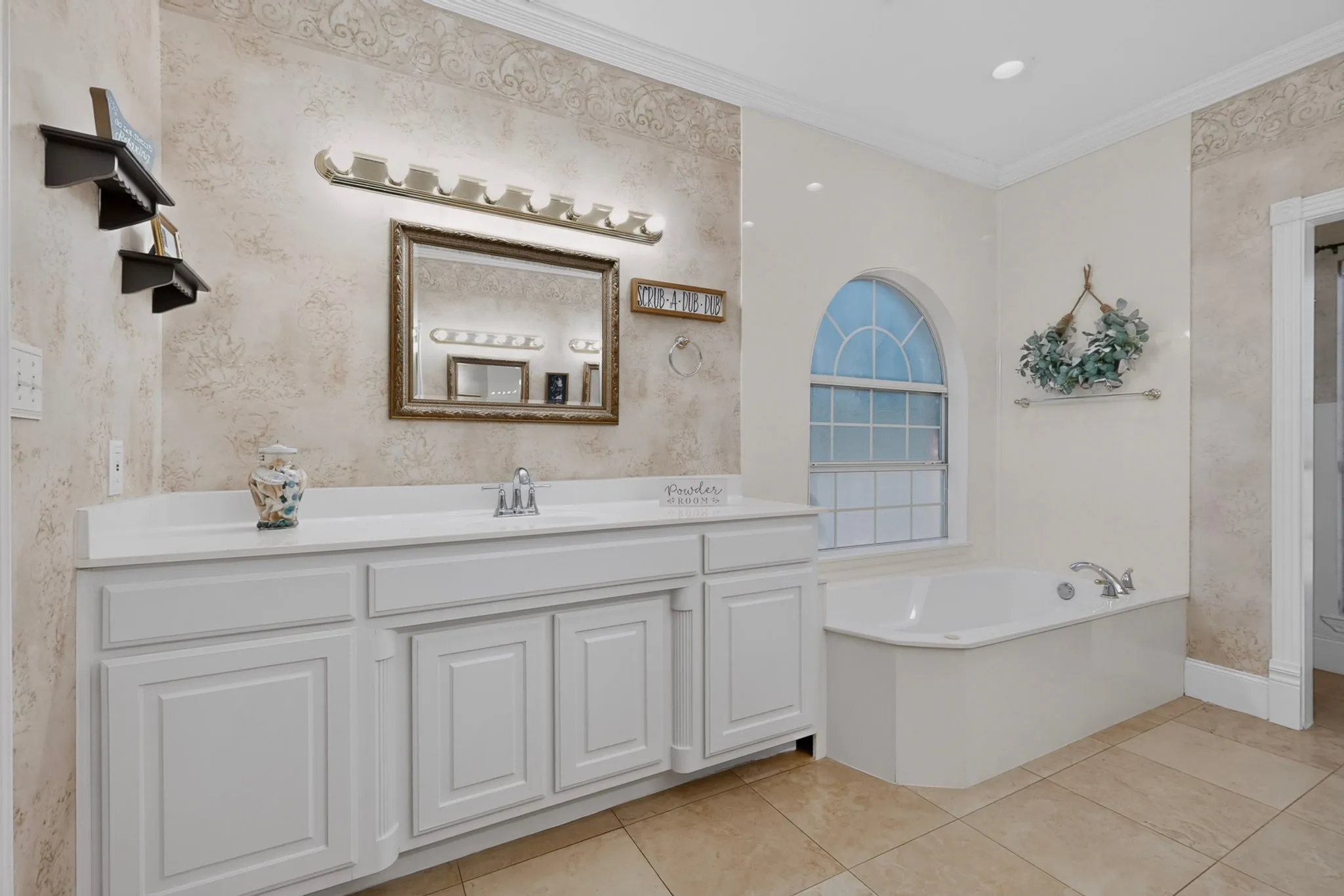 Single Family Residence For Sale in Hunt County , 10547 Kitsee Knoll Way, Quinlan, Texas 75474, 5 Bedroom, 3 Bathroom, 2 Garage spaces, 2,825 Sqft, built in 2002, mls#21406207, Real Estate Agent in Quinlan, Homes For Sale in Hunt county, Homes For Sale in Quinlan, Realtor in Quinlan Texas, Real Estate Brokerage Independent Realty Texas, Luminita Cordes Realtor