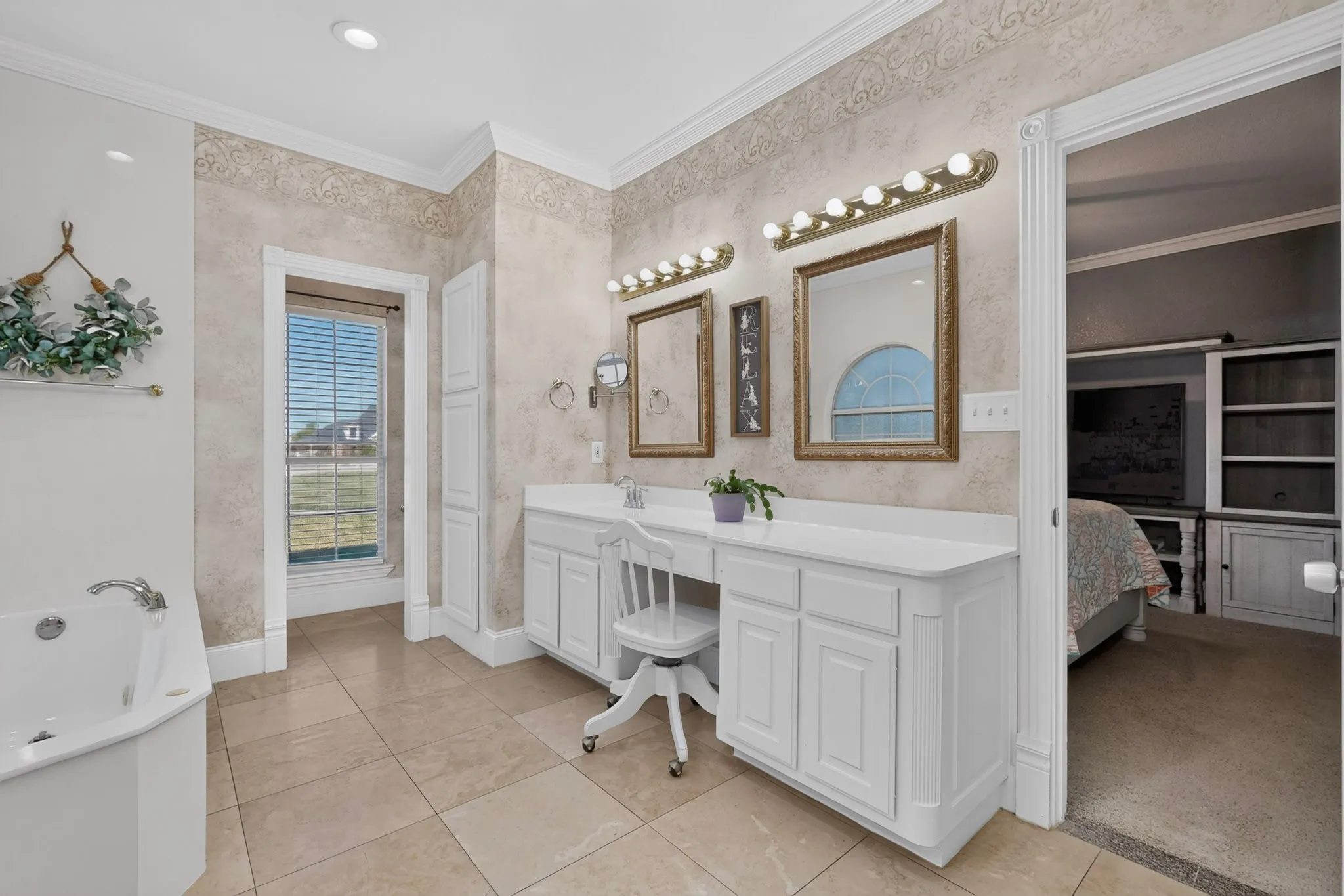 Single Family Residence For Sale in Hunt County , 10547 Kitsee Knoll Way, Quinlan, Texas 75474, 5 Bedroom, 3 Bathroom, 2 Garage spaces, 2,825 Sqft, built in 2002, mls#21406207, Real Estate Agent in Quinlan, Homes For Sale in Hunt county, Homes For Sale in Quinlan, Realtor in Quinlan Texas, Real Estate Brokerage Independent Realty Texas, Luminita Cordes Realtor