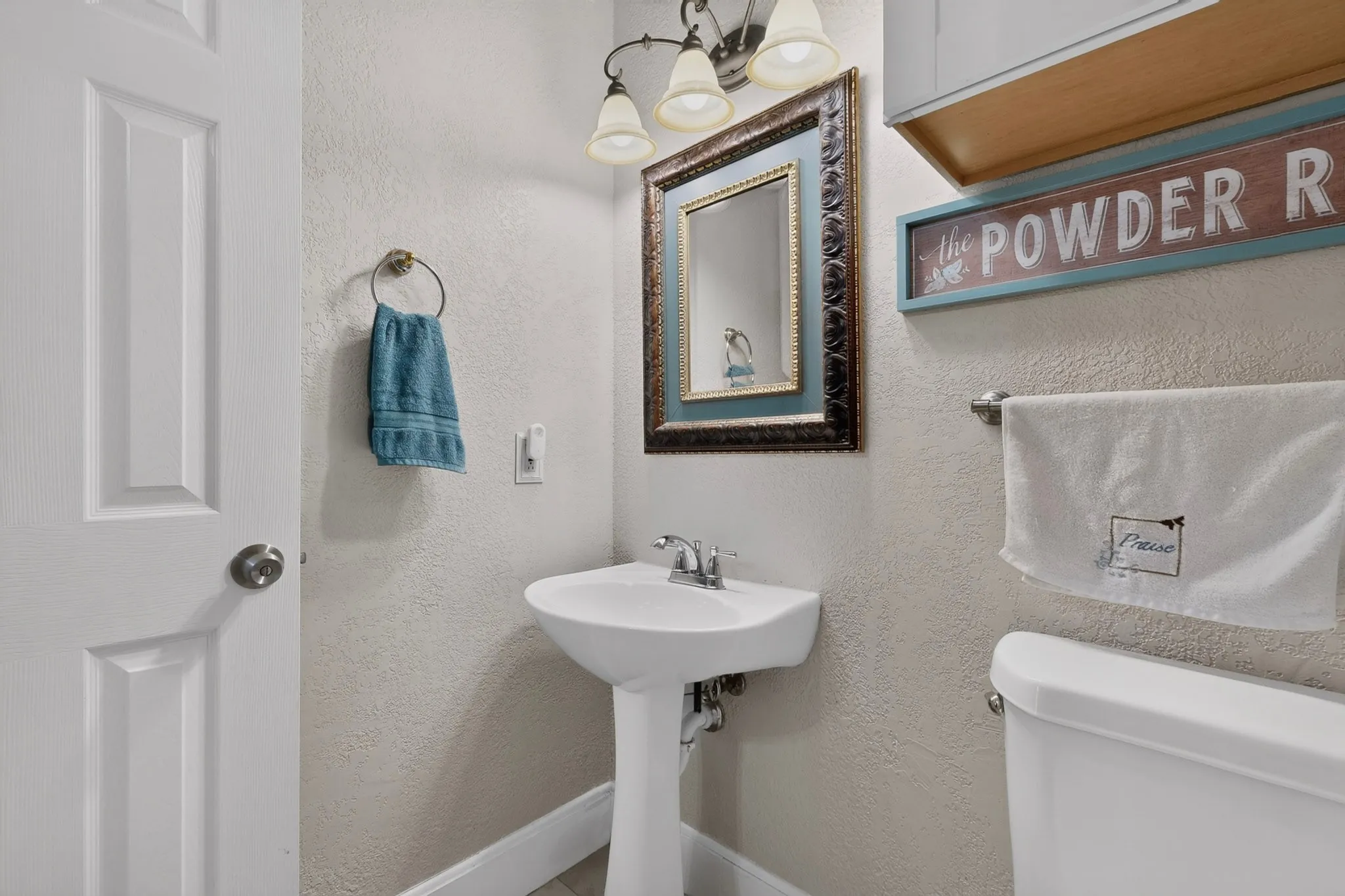 Single Family Residence For Sale in Hunt County , 10547 Kitsee Knoll Way, Quinlan, Texas 75474, 5 Bedroom, 3 Bathroom, 2 Garage spaces, 2,825 Sqft, built in 2002, mls#21406207, Real Estate Agent in Quinlan, Homes For Sale in Hunt county, Homes For Sale in Quinlan, Realtor in Quinlan Texas, Real Estate Brokerage Independent Realty Texas, Luminita Cordes Realtor