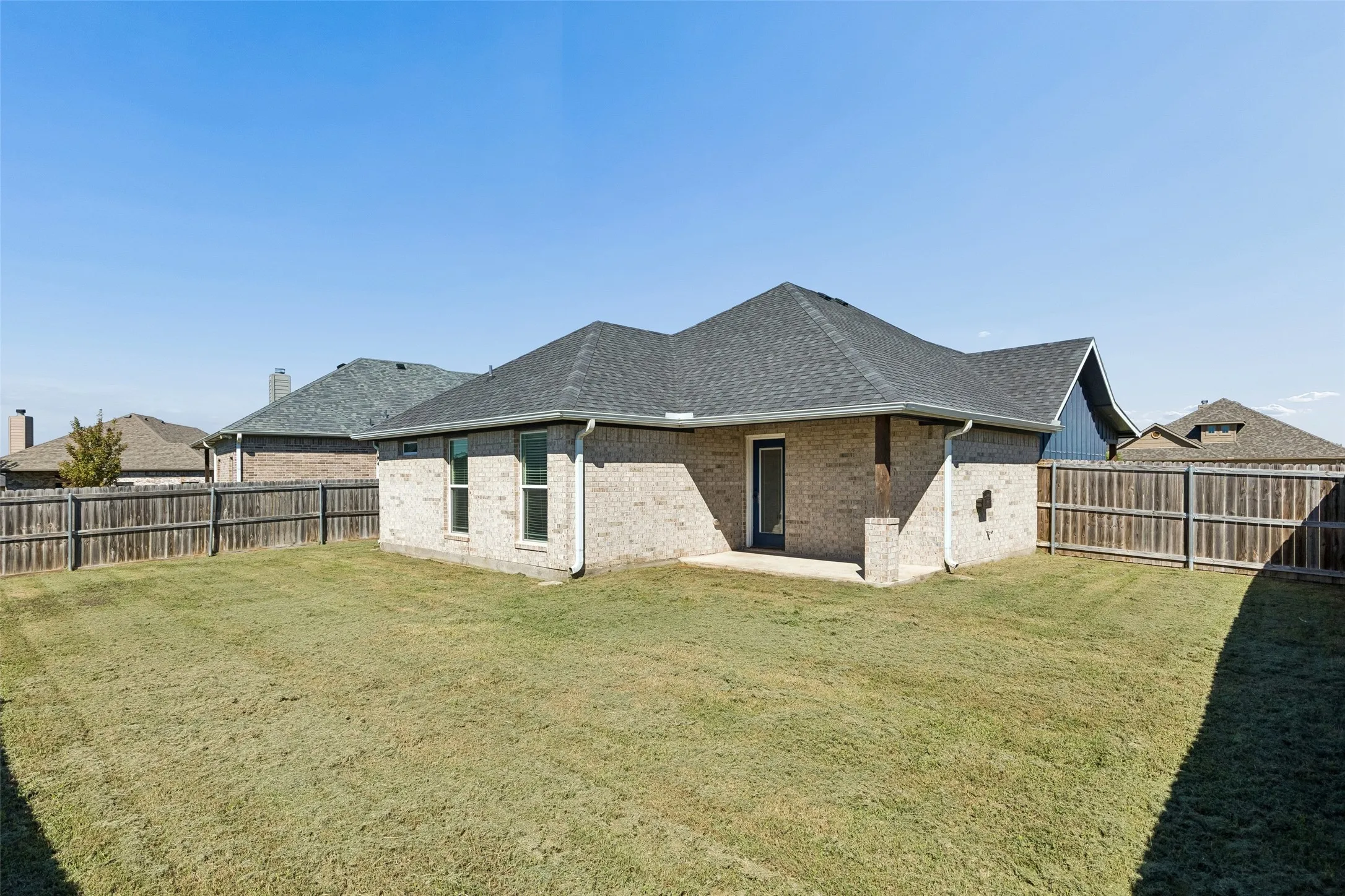 Single Family Residence For Sale in Grayson County , 1304 Saratoga Drive, Sherman, Texas 75092, 3 Bedroom, 2 Bathroom, 2 Garage spaces, 1,444 Sqft, built in 2021, mls#21403842, Real Estate Agent in Sherman, Homes For Sale in Grayson county, Homes For Sale in Sherman, Realtor in Sherman Texas, Real Estate Brokerage Independent Realty Texas, Luminita Cordes Realtor