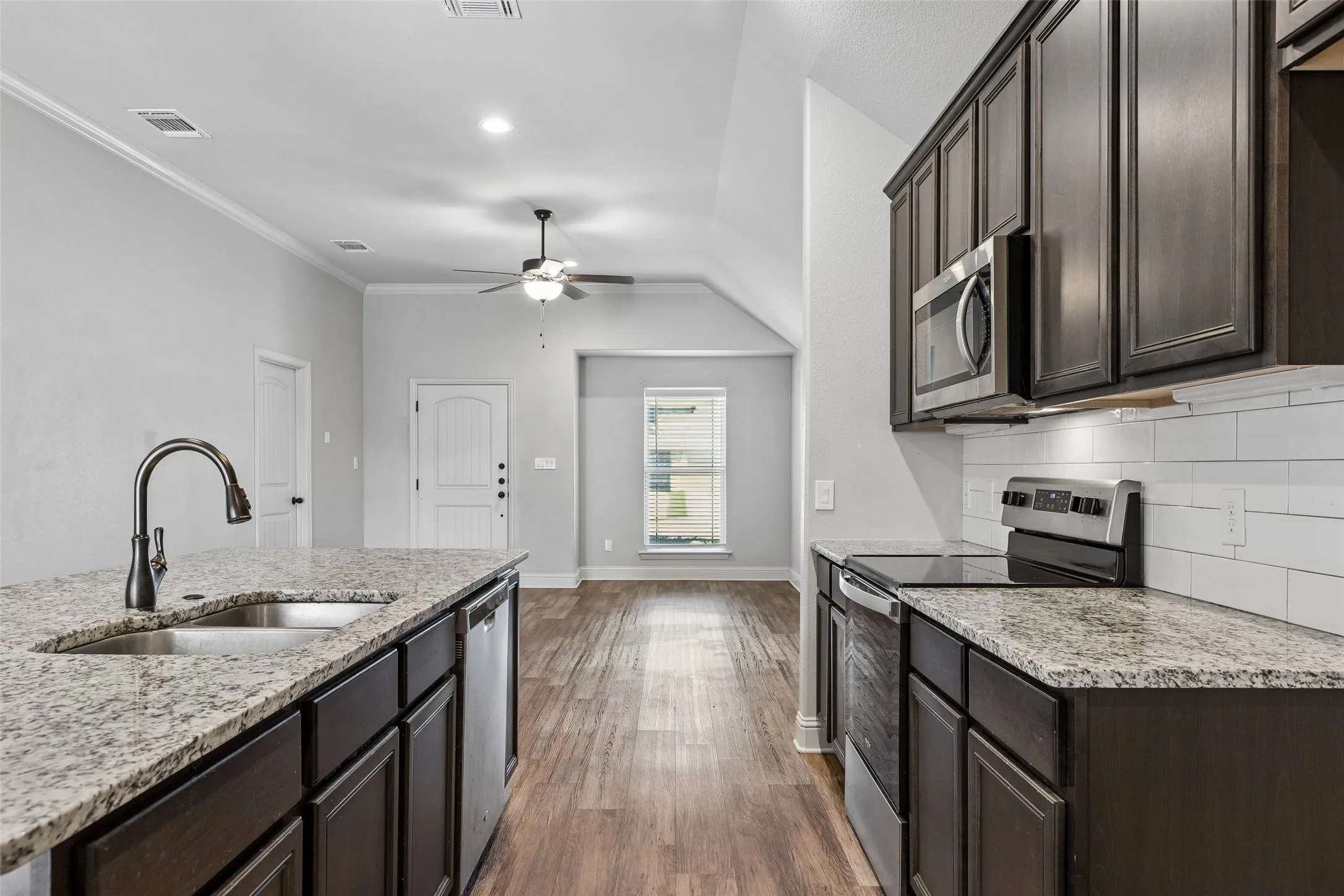 Single Family Residence For Sale in Grayson County , 1304 Saratoga Drive, Sherman, Texas 75092, 3 Bedroom, 2 Bathroom, 2 Garage spaces, 1,444 Sqft, built in 2021, mls#21403842, Real Estate Agent in Sherman, Homes For Sale in Grayson county, Homes For Sale in Sherman, Realtor in Sherman Texas, Real Estate Brokerage Independent Realty Texas, Luminita Cordes Realtor