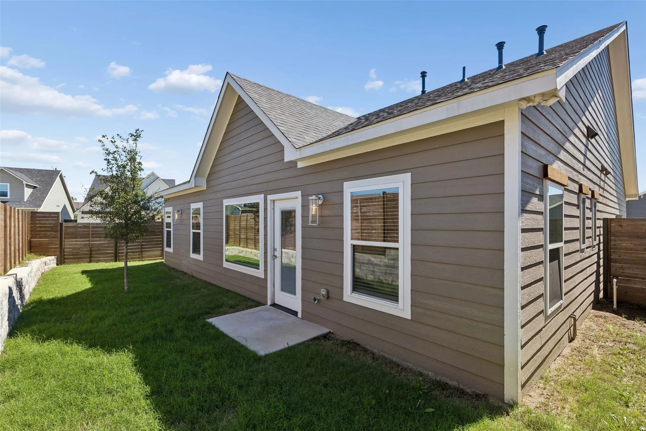 Single Family Residence For Sale in Grayson County , 505 Southern Drive, Sherman, Texas 75092, 3 Bedroom, 2 Bathroom, 2 Garage spaces, 1,414 Sqft, built in 2024, mls#21403722, Real Estate Agent in Sherman, Homes For Sale in Grayson county, Homes For Sale in Sherman, Realtor in Sherman Texas, Real Estate Brokerage Independent Realty Texas, Luminita Cordes Realtor