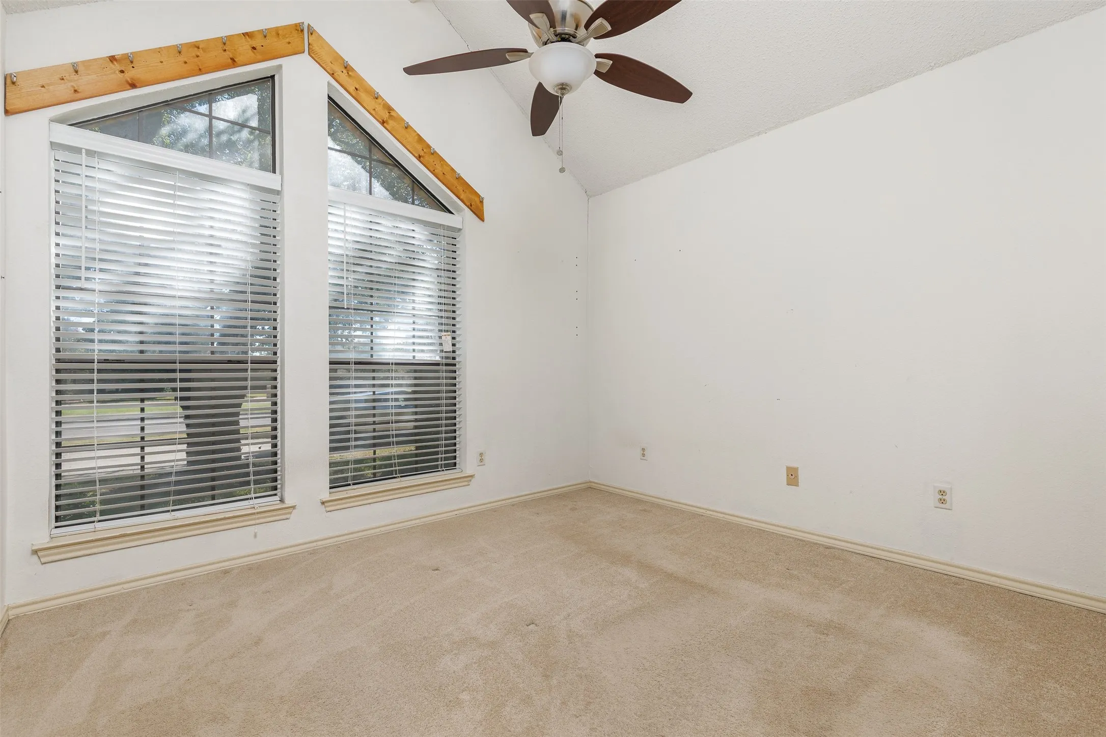 Single Family Residence For Sale in Collin County , 2153 Los Rios Boulevard, Plano, Texas 75074, 3 Bedroom, 2 Bathroom, 2 Garage spaces, 2,201 Sqft, built in 1984, mls#21404827, Real Estate Agent in Plano, Homes For Sale in Collin county, Homes For Sale in Plano, Realtor in Plano Texas, Real Estate Brokerage Independent Realty Texas, Luminita Cordes Realtor
