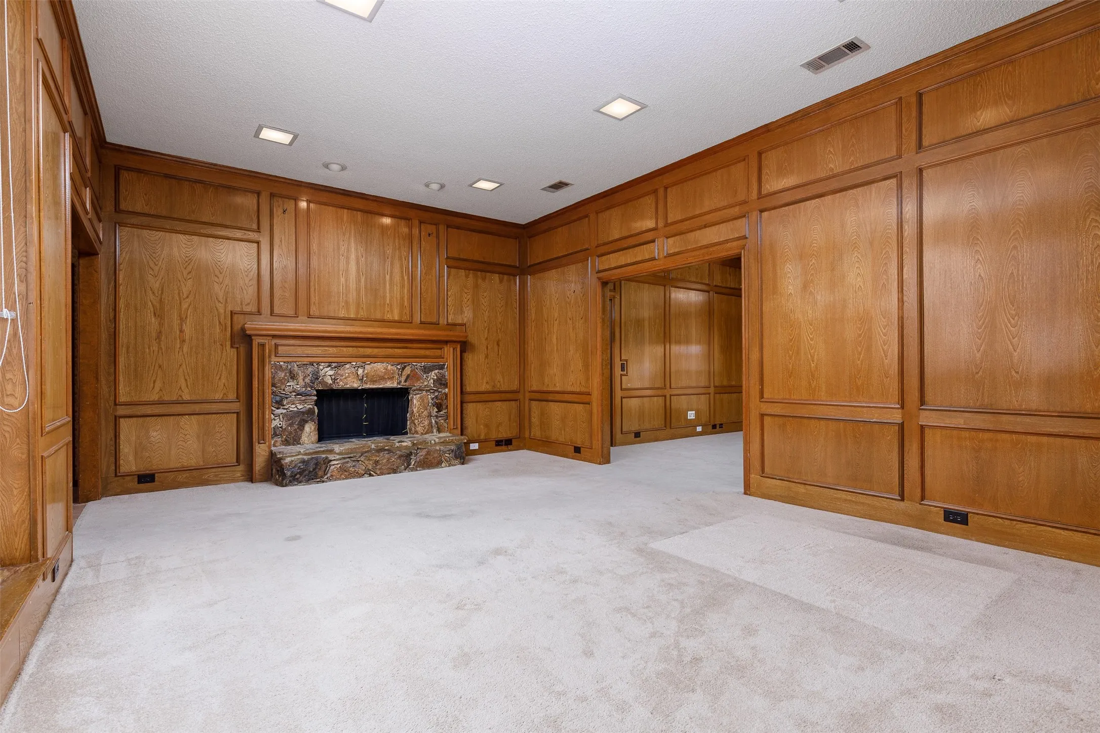 Single Family Residence For Sale in Collin County , 2153 Los Rios Boulevard, Plano, Texas 75074, 3 Bedroom, 2 Bathroom, 2 Garage spaces, 2,201 Sqft, built in 1984, mls#21404827, Real Estate Agent in Plano, Homes For Sale in Collin county, Homes For Sale in Plano, Realtor in Plano Texas, Real Estate Brokerage Independent Realty Texas, Luminita Cordes Realtor