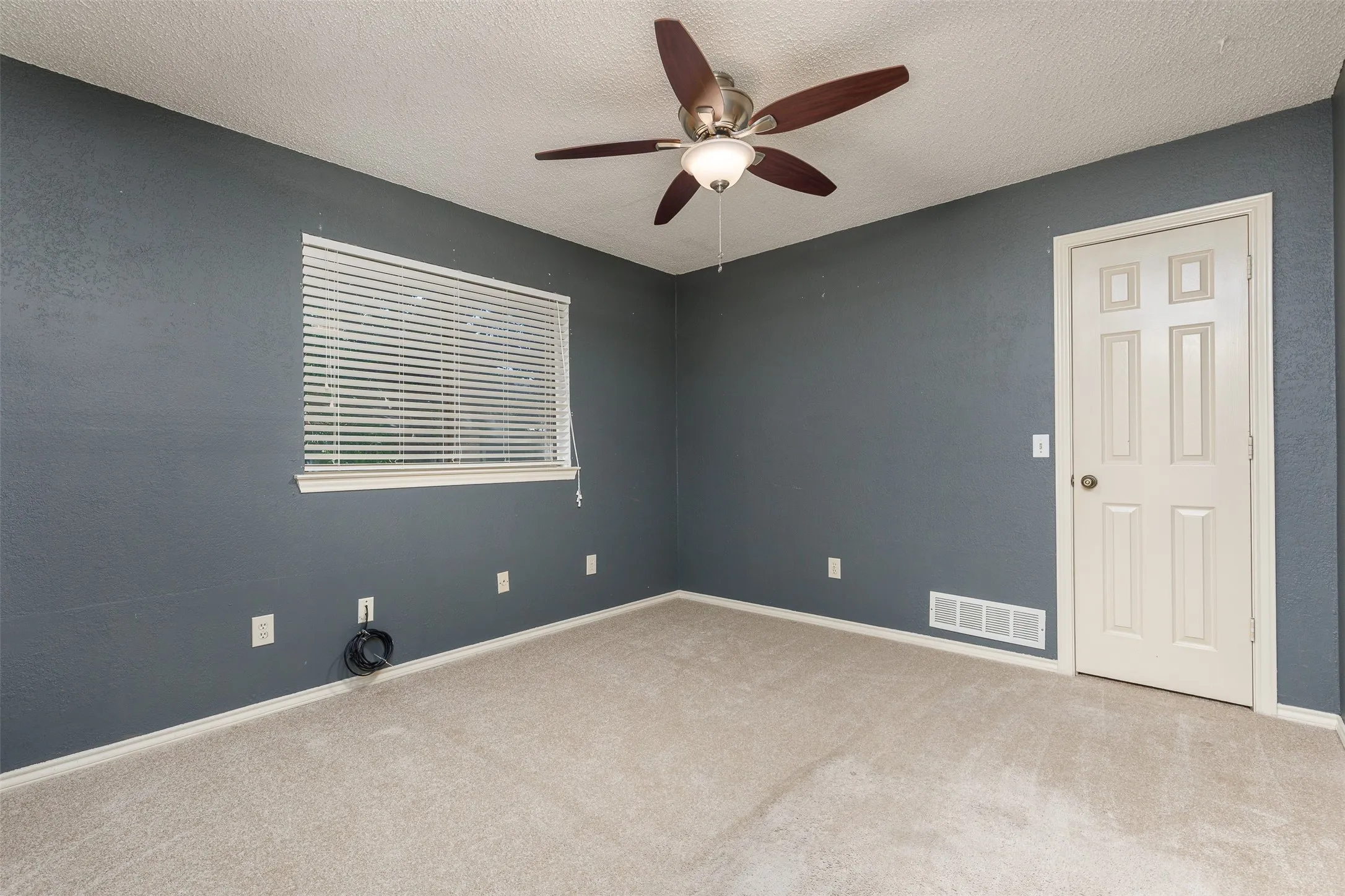 Single Family Residence For Sale in Collin County , 2153 Los Rios Boulevard, Plano, Texas 75074, 3 Bedroom, 2 Bathroom, 2 Garage spaces, 2,201 Sqft, built in 1984, mls#21404827, Real Estate Agent in Plano, Homes For Sale in Collin county, Homes For Sale in Plano, Realtor in Plano Texas, Real Estate Brokerage Independent Realty Texas, Luminita Cordes Realtor