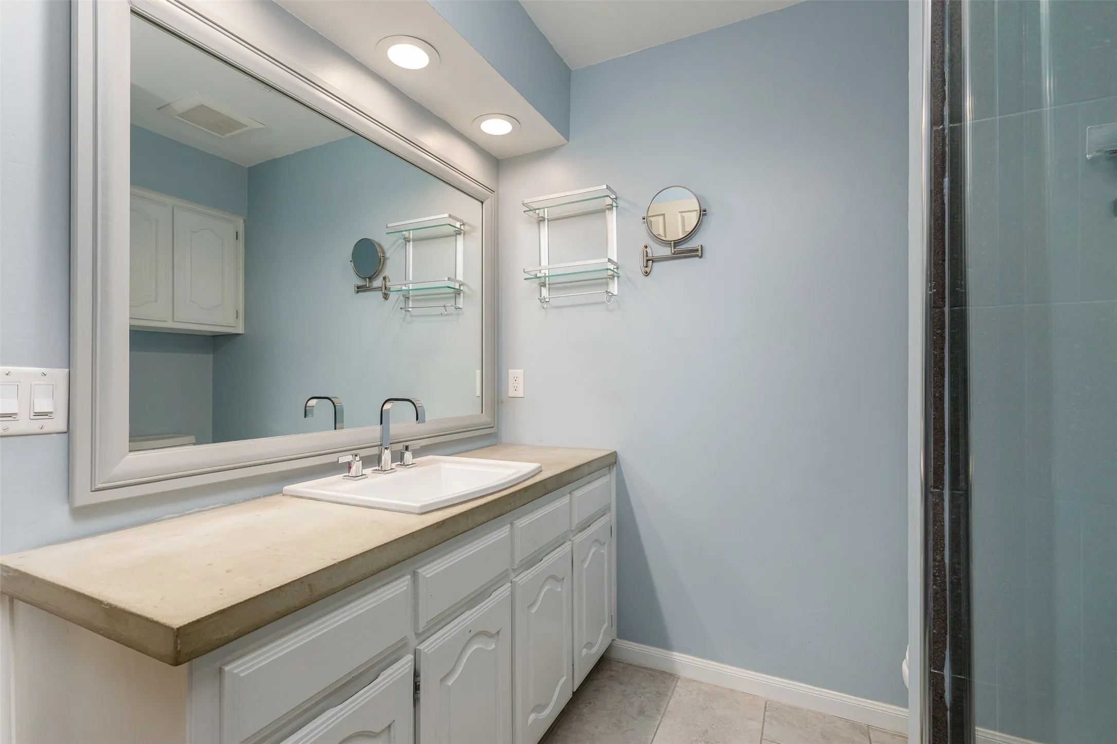 Single Family Residence For Sale in Collin County , 2153 Los Rios Boulevard, Plano, Texas 75074, 3 Bedroom, 2 Bathroom, 2 Garage spaces, 2,201 Sqft, built in 1984, mls#21404827, Real Estate Agent in Plano, Homes For Sale in Collin county, Homes For Sale in Plano, Realtor in Plano Texas, Real Estate Brokerage Independent Realty Texas, Luminita Cordes Realtor