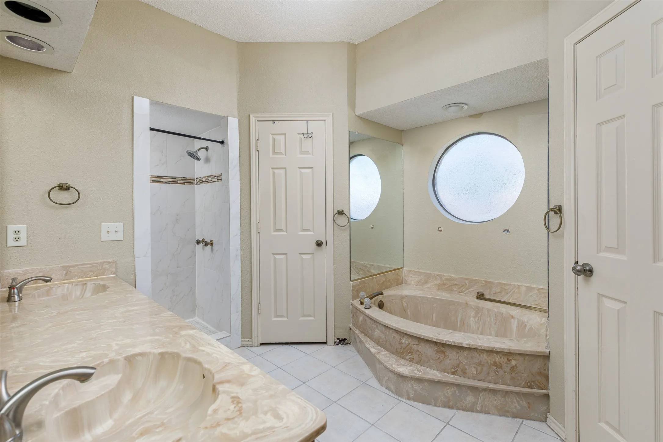 Single Family Residence For Sale in Collin County , 2153 Los Rios Boulevard, Plano, Texas 75074, 3 Bedroom, 2 Bathroom, 2 Garage spaces, 2,201 Sqft, built in 1984, mls#21404827, Real Estate Agent in Plano, Homes For Sale in Collin county, Homes For Sale in Plano, Realtor in Plano Texas, Real Estate Brokerage Independent Realty Texas, Luminita Cordes Realtor