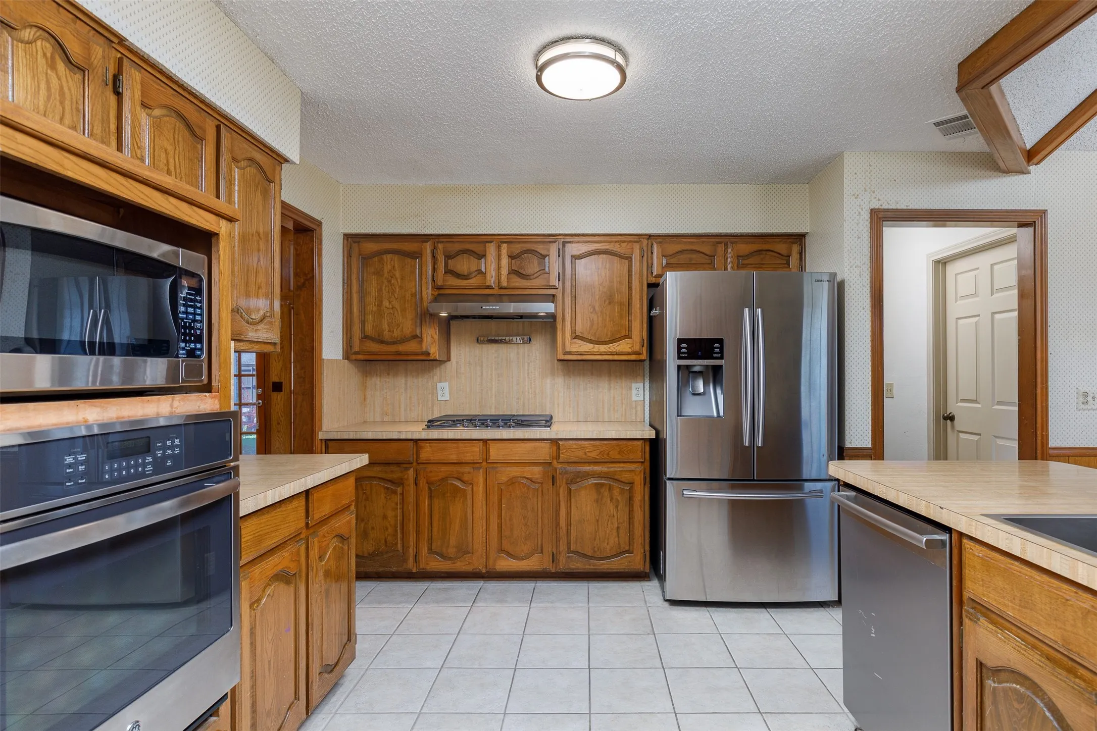 Single Family Residence For Sale in Collin County , 2153 Los Rios Boulevard, Plano, Texas 75074, 3 Bedroom, 2 Bathroom, 2 Garage spaces, 2,201 Sqft, built in 1984, mls#21404827, Real Estate Agent in Plano, Homes For Sale in Collin county, Homes For Sale in Plano, Realtor in Plano Texas, Real Estate Brokerage Independent Realty Texas, Luminita Cordes Realtor