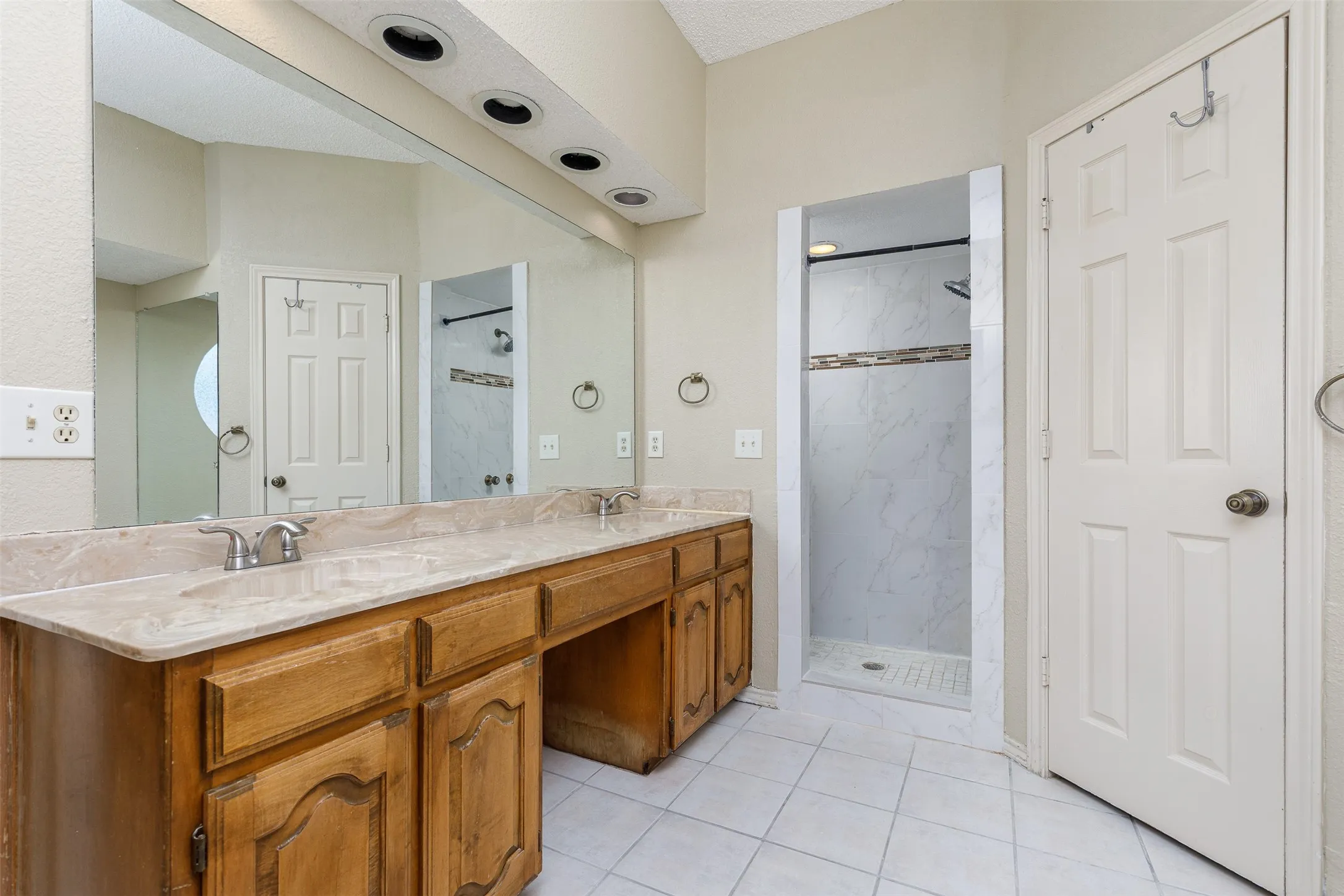 Single Family Residence For Sale in Collin County , 2153 Los Rios Boulevard, Plano, Texas 75074, 3 Bedroom, 2 Bathroom, 2 Garage spaces, 2,201 Sqft, built in 1984, mls#21404827, Real Estate Agent in Plano, Homes For Sale in Collin county, Homes For Sale in Plano, Realtor in Plano Texas, Real Estate Brokerage Independent Realty Texas, Luminita Cordes Realtor