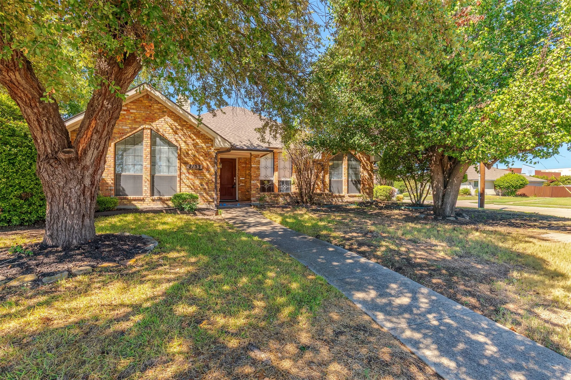 Single Family Residence For Sale in Collin County , 2153 Los Rios Boulevard, Plano, Texas 75074, 3 Bedroom, 2 Bathroom, 2 Garage spaces, 2,201 Sqft, built in 1984, mls#21404827, Real Estate Agent in Plano, Homes For Sale in Collin county, Homes For Sale in Plano, Realtor in Plano Texas, Real Estate Brokerage Independent Realty Texas, Luminita Cordes Realtor