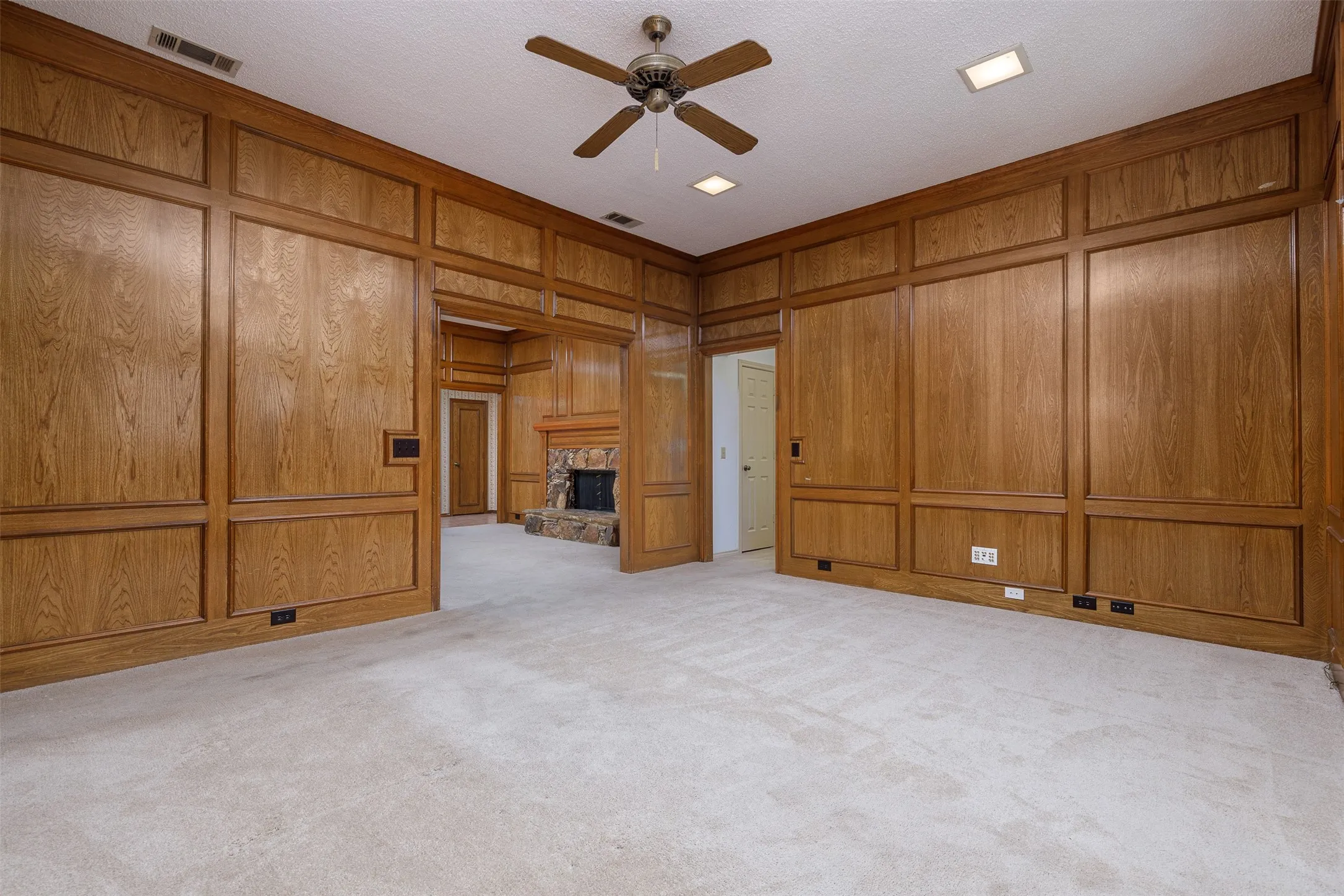Single Family Residence For Sale in Collin County , 2153 Los Rios Boulevard, Plano, Texas 75074, 3 Bedroom, 2 Bathroom, 2 Garage spaces, 2,201 Sqft, built in 1984, mls#21404827, Real Estate Agent in Plano, Homes For Sale in Collin county, Homes For Sale in Plano, Realtor in Plano Texas, Real Estate Brokerage Independent Realty Texas, Luminita Cordes Realtor