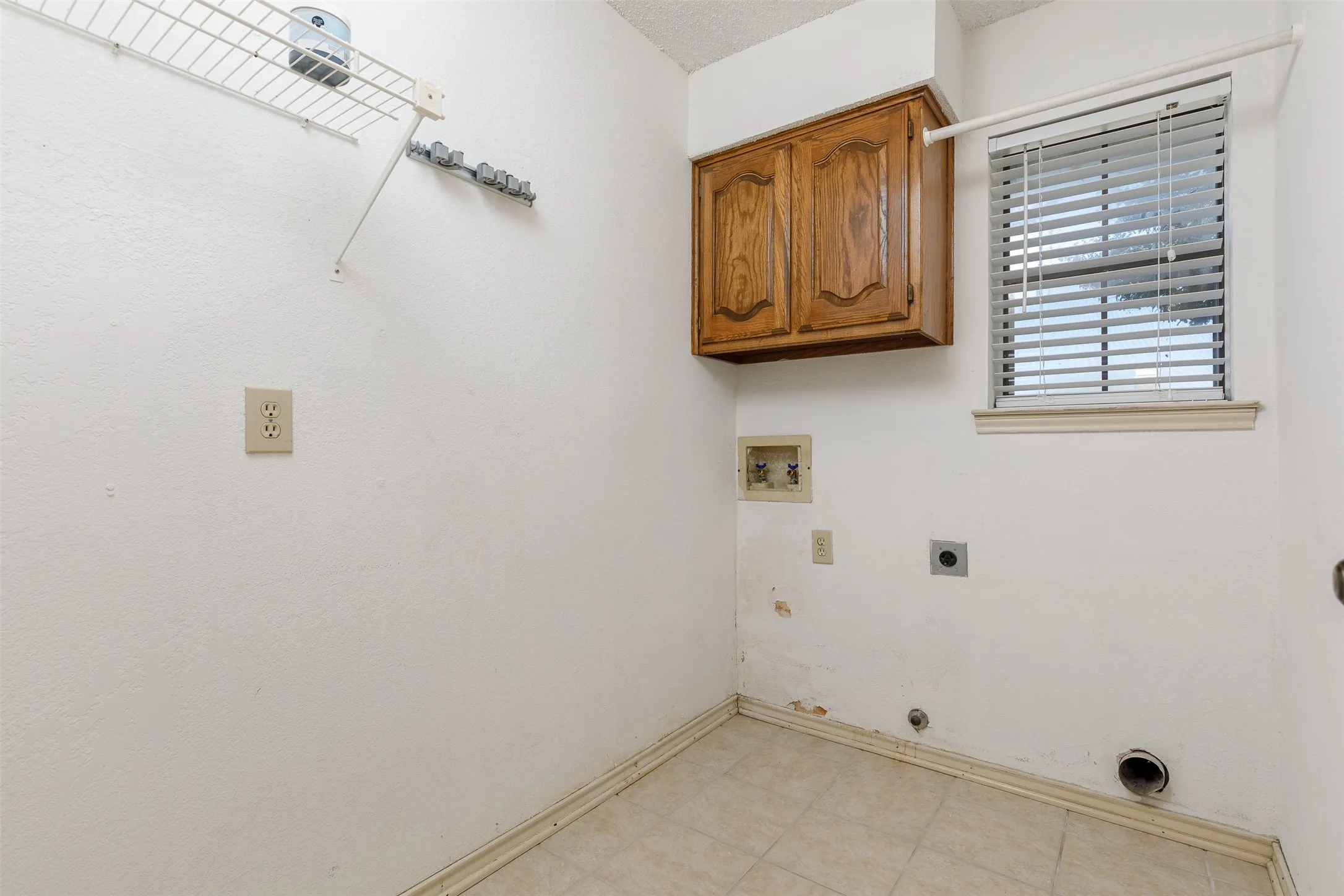 Single Family Residence For Sale in Collin County , 2153 Los Rios Boulevard, Plano, Texas 75074, 3 Bedroom, 2 Bathroom, 2 Garage spaces, 2,201 Sqft, built in 1984, mls#21404827, Real Estate Agent in Plano, Homes For Sale in Collin county, Homes For Sale in Plano, Realtor in Plano Texas, Real Estate Brokerage Independent Realty Texas, Luminita Cordes Realtor