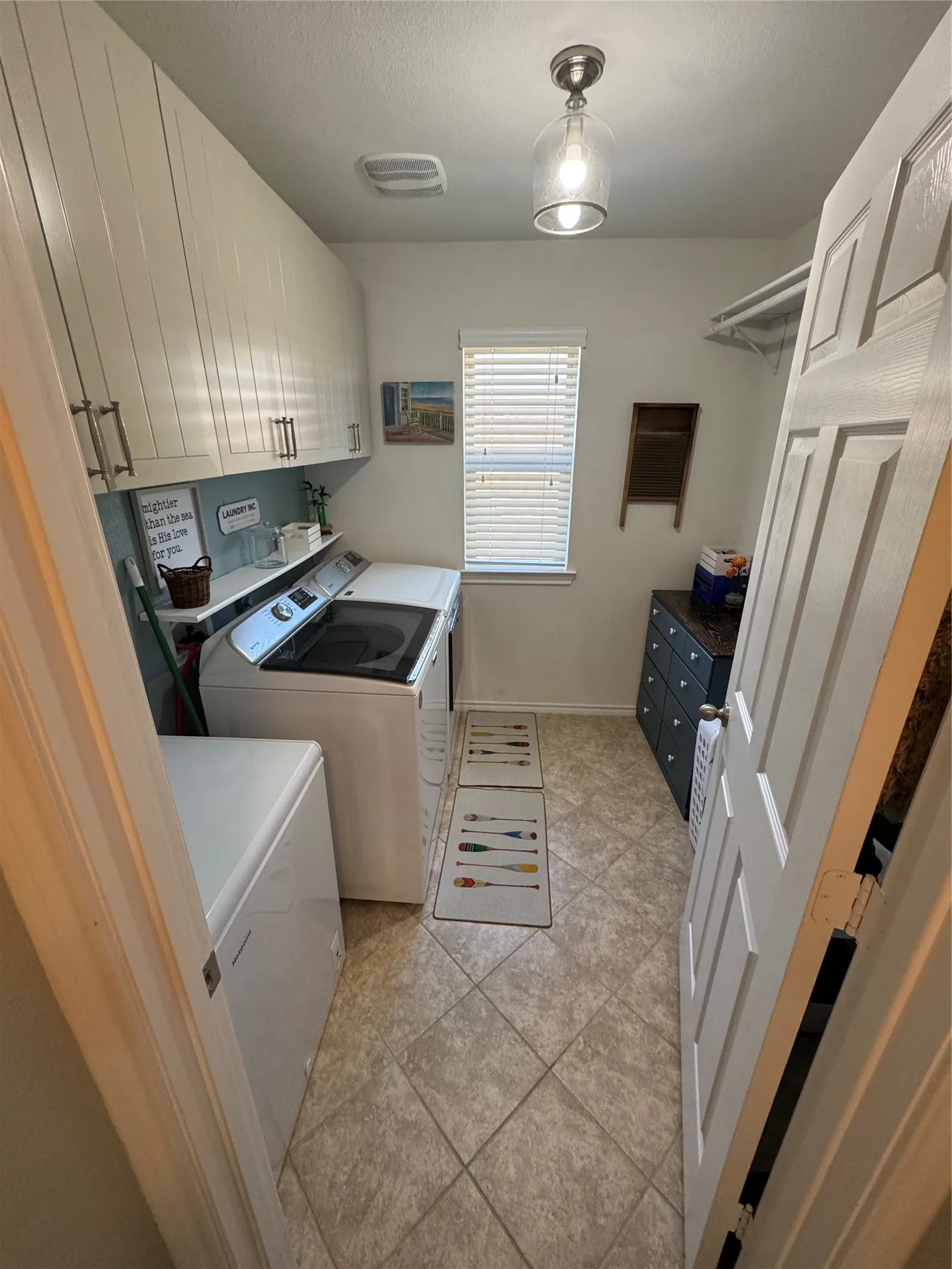 Single Family Residence For Rent in Denton County , 4101 Bridle Path Lane, Sanger, Texas 76266, 4 Bedroom, 2 Bathroom, 2 Garage spaces, 1,921 Sqft, built in 2016, mls#21406219, Real Estate Agent in Sanger, Homes For Rent in Denton county, Homes For Rent in Sanger, Realtor in Sanger Texas, Real Estate Brokerage Independent Realty Texas, Luminita Cordes Realtor
