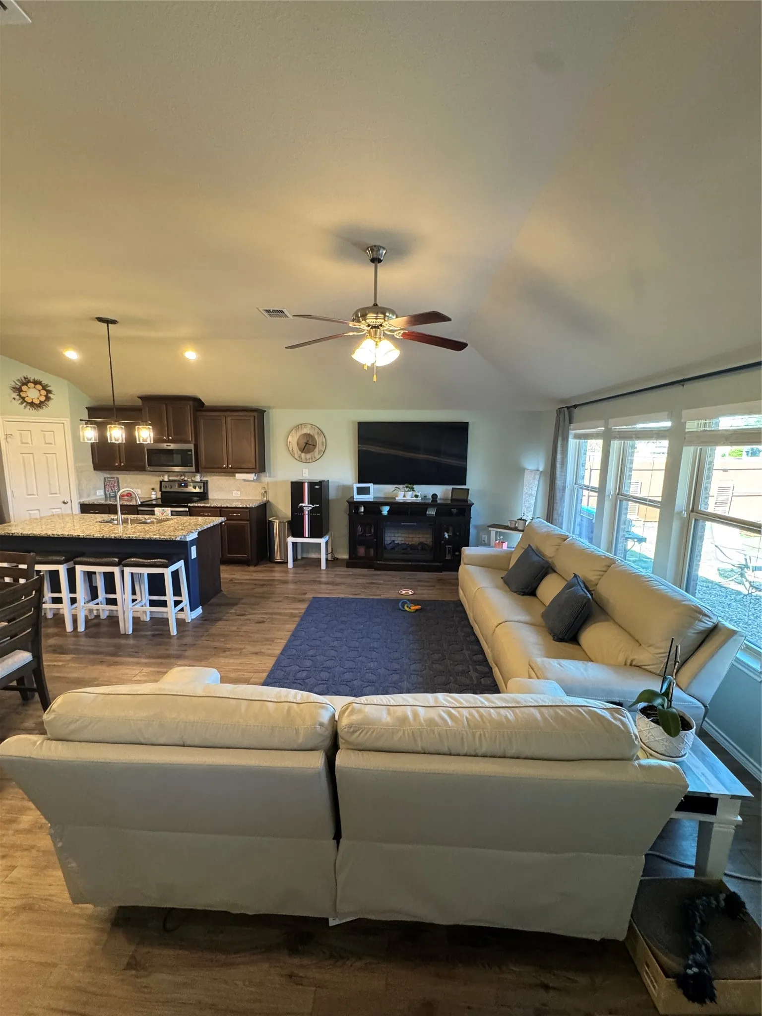 Single Family Residence For Rent in Denton County , 4101 Bridle Path Lane, Sanger, Texas 76266, 4 Bedroom, 2 Bathroom, 2 Garage spaces, 1,921 Sqft, built in 2016, mls#21406219, Real Estate Agent in Sanger, Homes For Rent in Denton county, Homes For Rent in Sanger, Realtor in Sanger Texas, Real Estate Brokerage Independent Realty Texas, Luminita Cordes Realtor