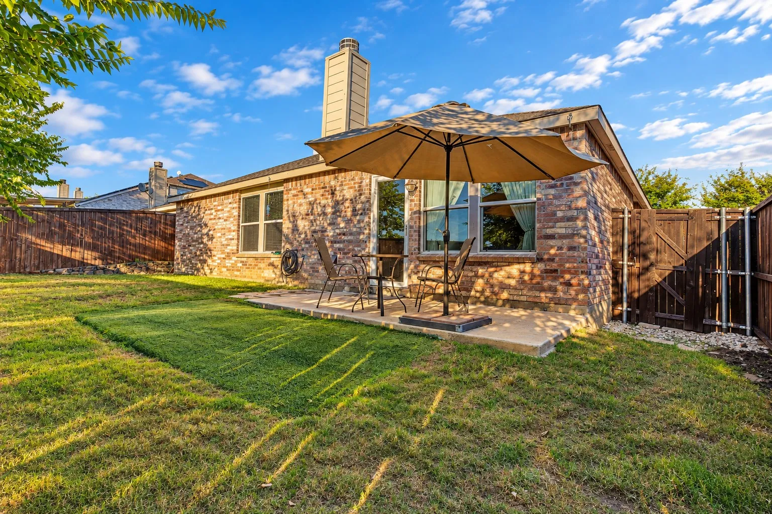 Single Family Residence For Sale in Collin County , 2929 Aspen Way, Melissa, Texas 75454, 3 Bedroom, 2 Bathroom, 2 Garage spaces, 1,900 Sqft, built in 2014, mls#21401945, Real Estate Agent in Melissa, Homes For Sale in Collin county, Homes For Sale in Melissa, Realtor in Melissa Texas, Real Estate Brokerage Independent Realty Texas, Luminita Cordes Realtor