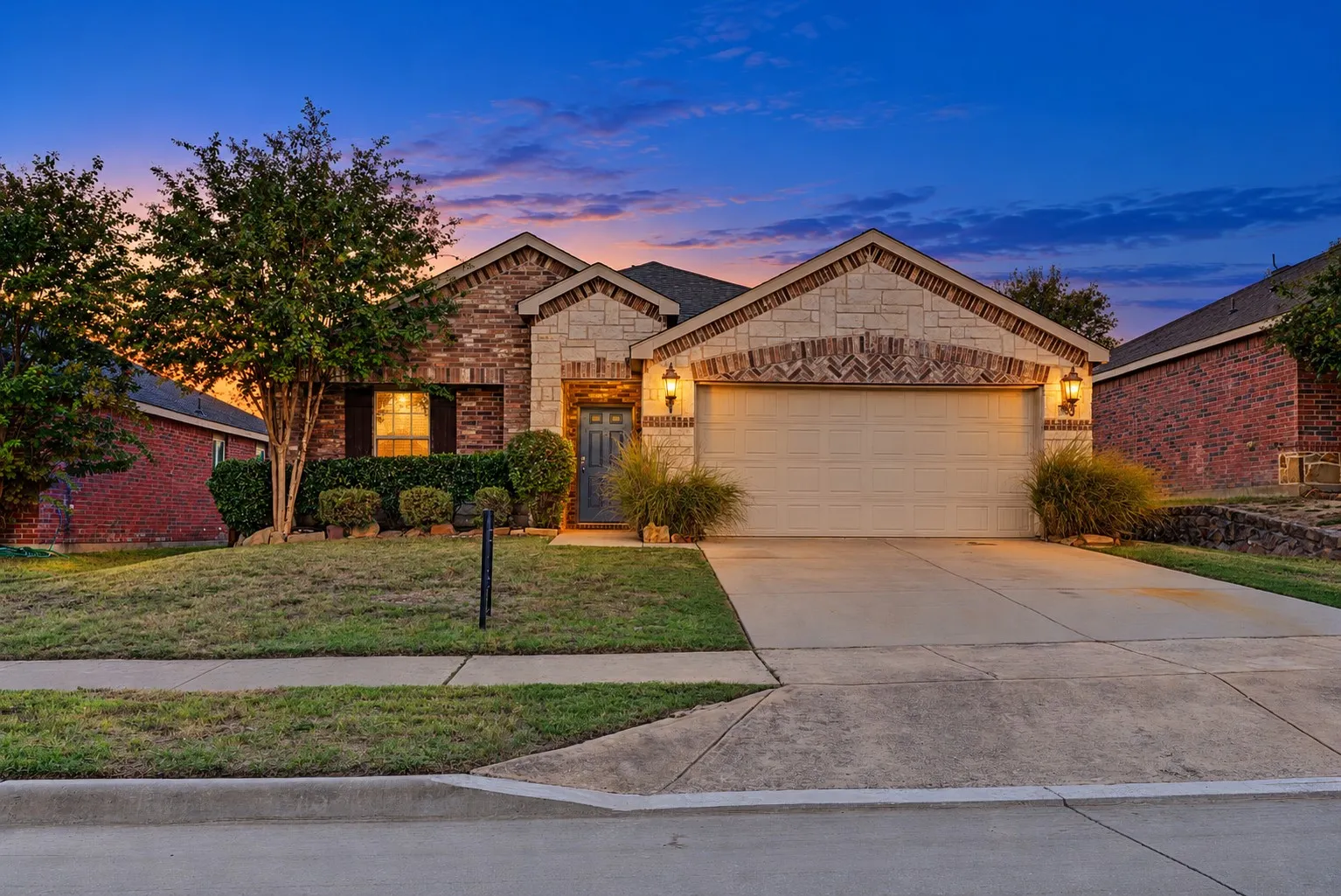 Single Family Residence For Sale in Collin County , 2929 Aspen Way, Melissa, Texas 75454, 3 Bedroom, 2 Bathroom, 2 Garage spaces, 1,900 Sqft, built in 2014, mls#21401945, Real Estate Agent in Melissa, Homes For Sale in Collin county, Homes For Sale in Melissa, Realtor in Melissa Texas, Real Estate Brokerage Independent Realty Texas, Luminita Cordes Realtor