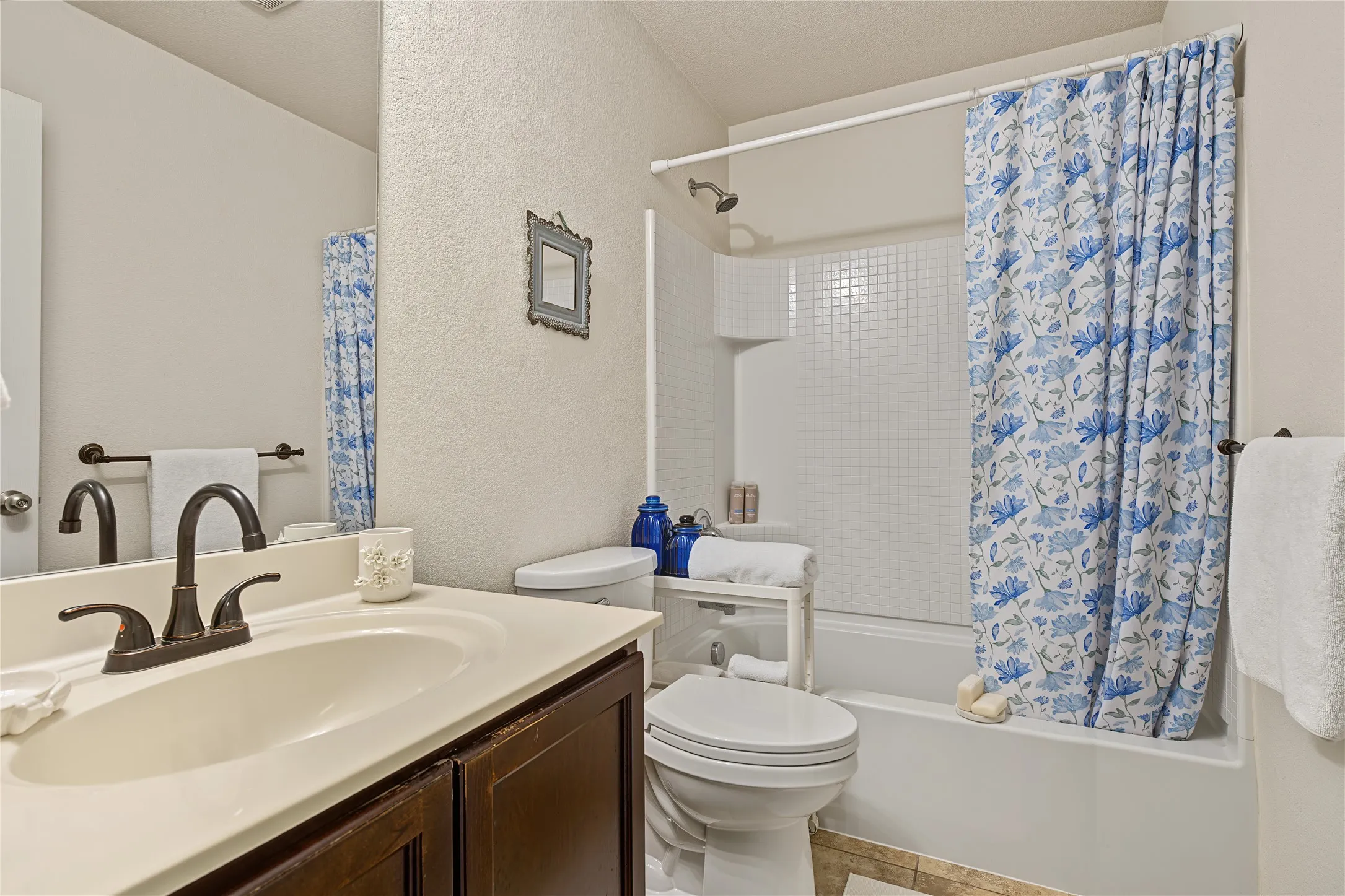 Single Family Residence For Sale in Collin County , 2929 Aspen Way, Melissa, Texas 75454, 3 Bedroom, 2 Bathroom, 2 Garage spaces, 1,900 Sqft, built in 2014, mls#21401945, Real Estate Agent in Melissa, Homes For Sale in Collin county, Homes For Sale in Melissa, Realtor in Melissa Texas, Real Estate Brokerage Independent Realty Texas, Luminita Cordes Realtor