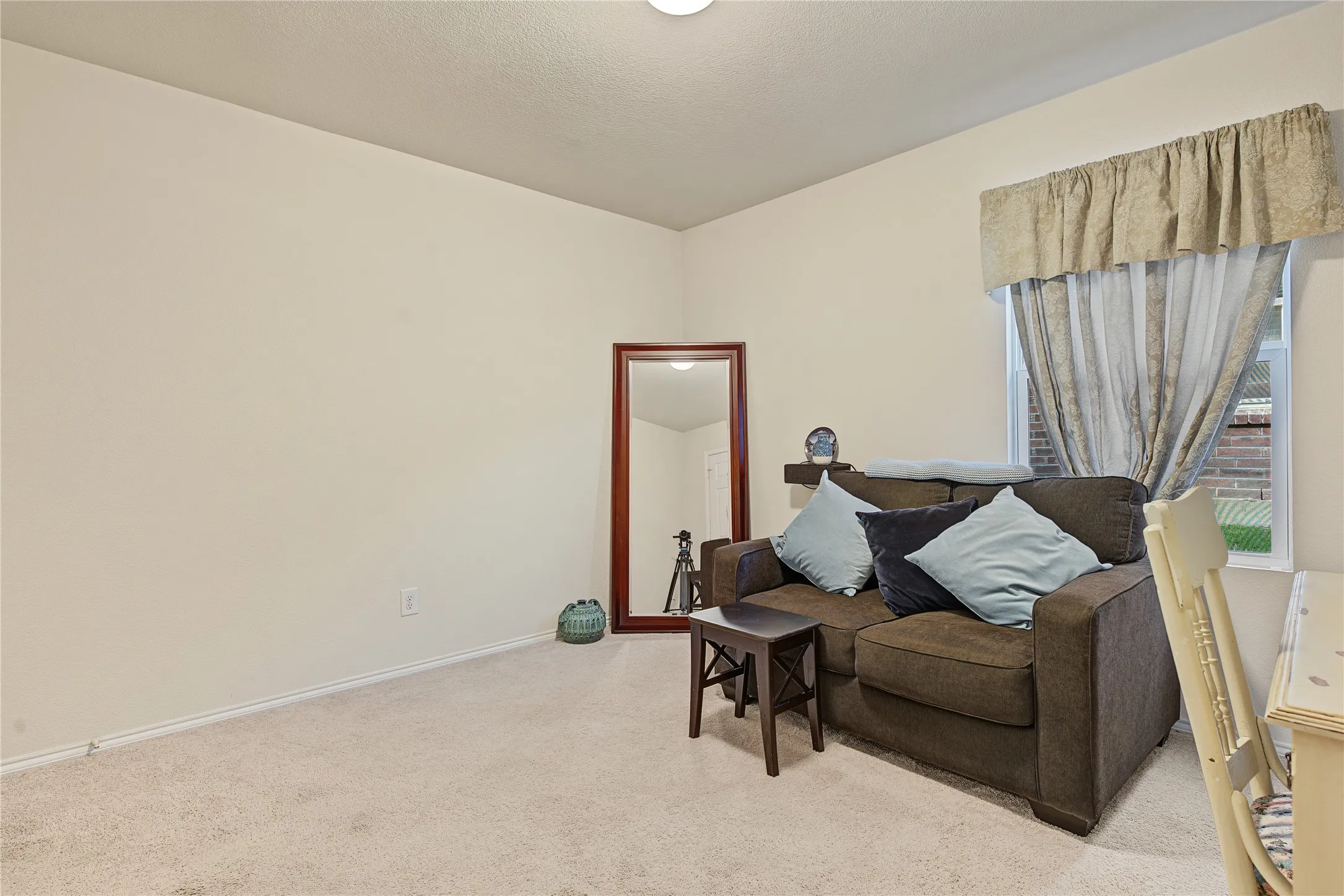 Single Family Residence For Sale in Collin County , 2929 Aspen Way, Melissa, Texas 75454, 3 Bedroom, 2 Bathroom, 2 Garage spaces, 1,900 Sqft, built in 2014, mls#21401945, Real Estate Agent in Melissa, Homes For Sale in Collin county, Homes For Sale in Melissa, Realtor in Melissa Texas, Real Estate Brokerage Independent Realty Texas, Luminita Cordes Realtor