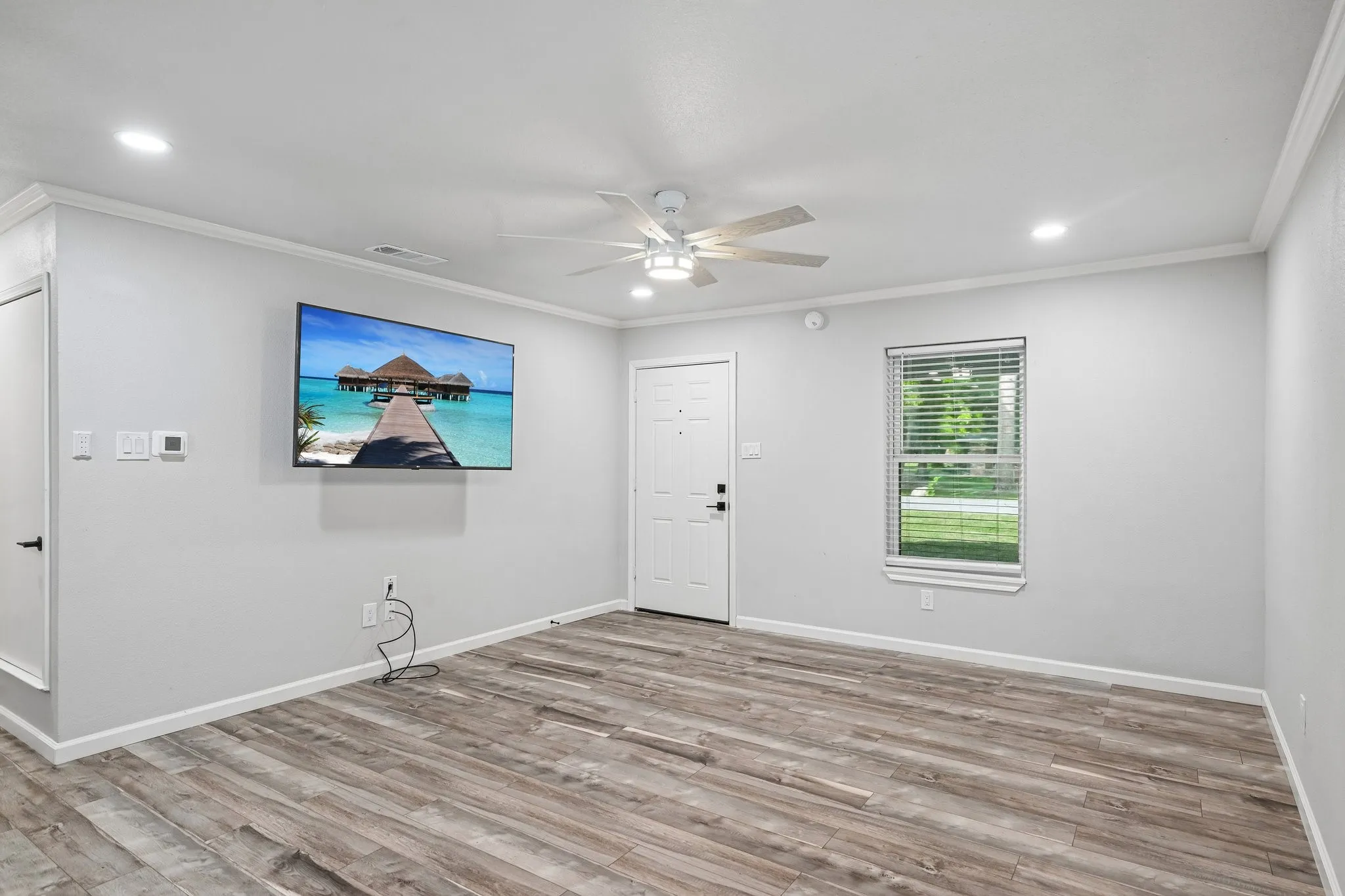 Single Family Residence For Sale in Kaufman County , 511 Commerce Street, Kemp, Texas 75143, 4 Bedroom, 2 Bathroom, Garage spaces, 1,785 Sqft, built in 1984, mls#21406223, Real Estate Agent in Kemp, Homes For Sale in Kaufman county, Homes For Sale in Kemp, Realtor in Kemp Texas, Real Estate Brokerage Independent Realty Texas, Luminita Cordes Realtor
