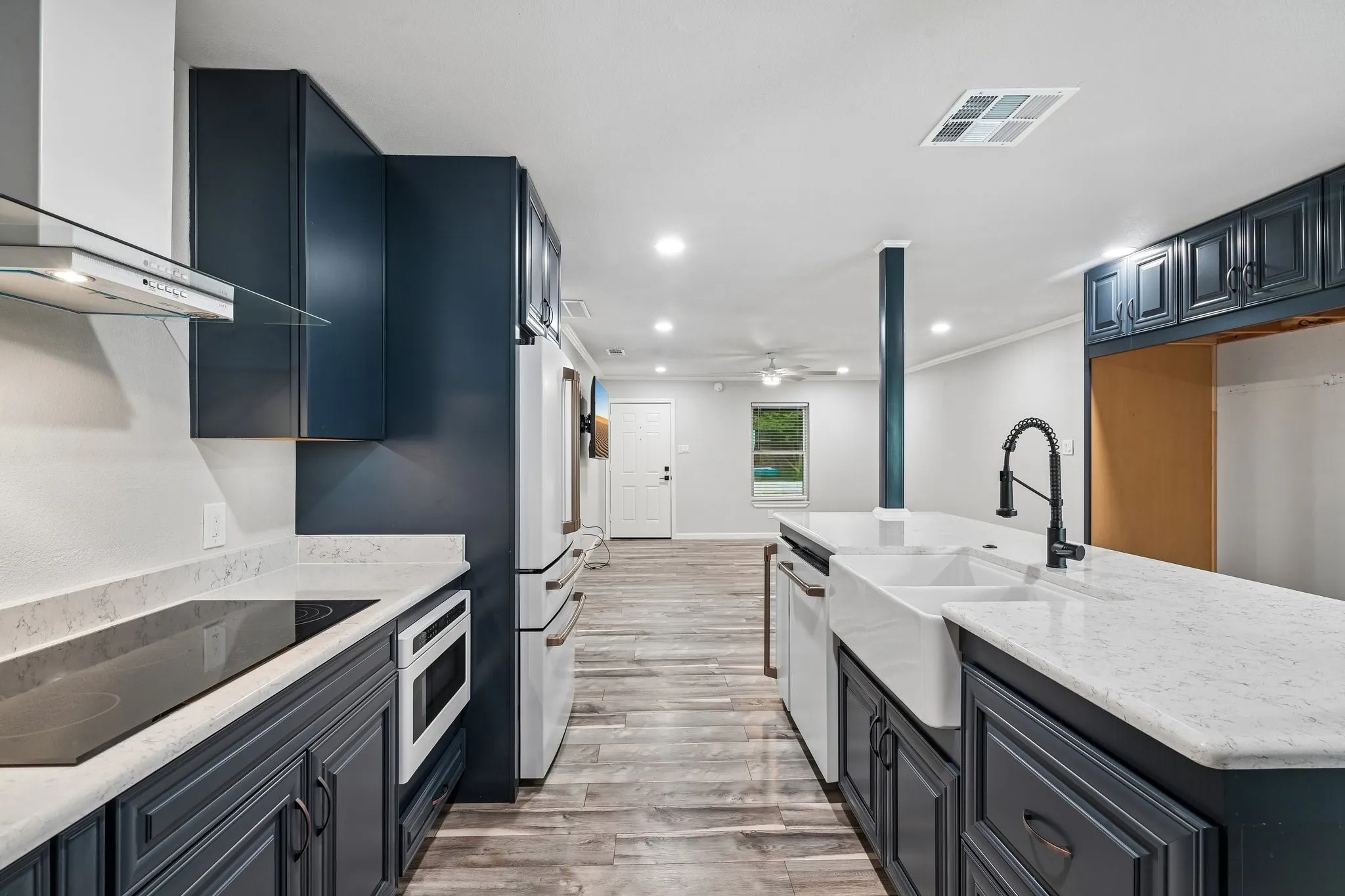 Single Family Residence For Sale in Kaufman County , 511 Commerce Street, Kemp, Texas 75143, 4 Bedroom, 2 Bathroom, Garage spaces, 1,785 Sqft, built in 1984, mls#21406223, Real Estate Agent in Kemp, Homes For Sale in Kaufman county, Homes For Sale in Kemp, Realtor in Kemp Texas, Real Estate Brokerage Independent Realty Texas, Luminita Cordes Realtor