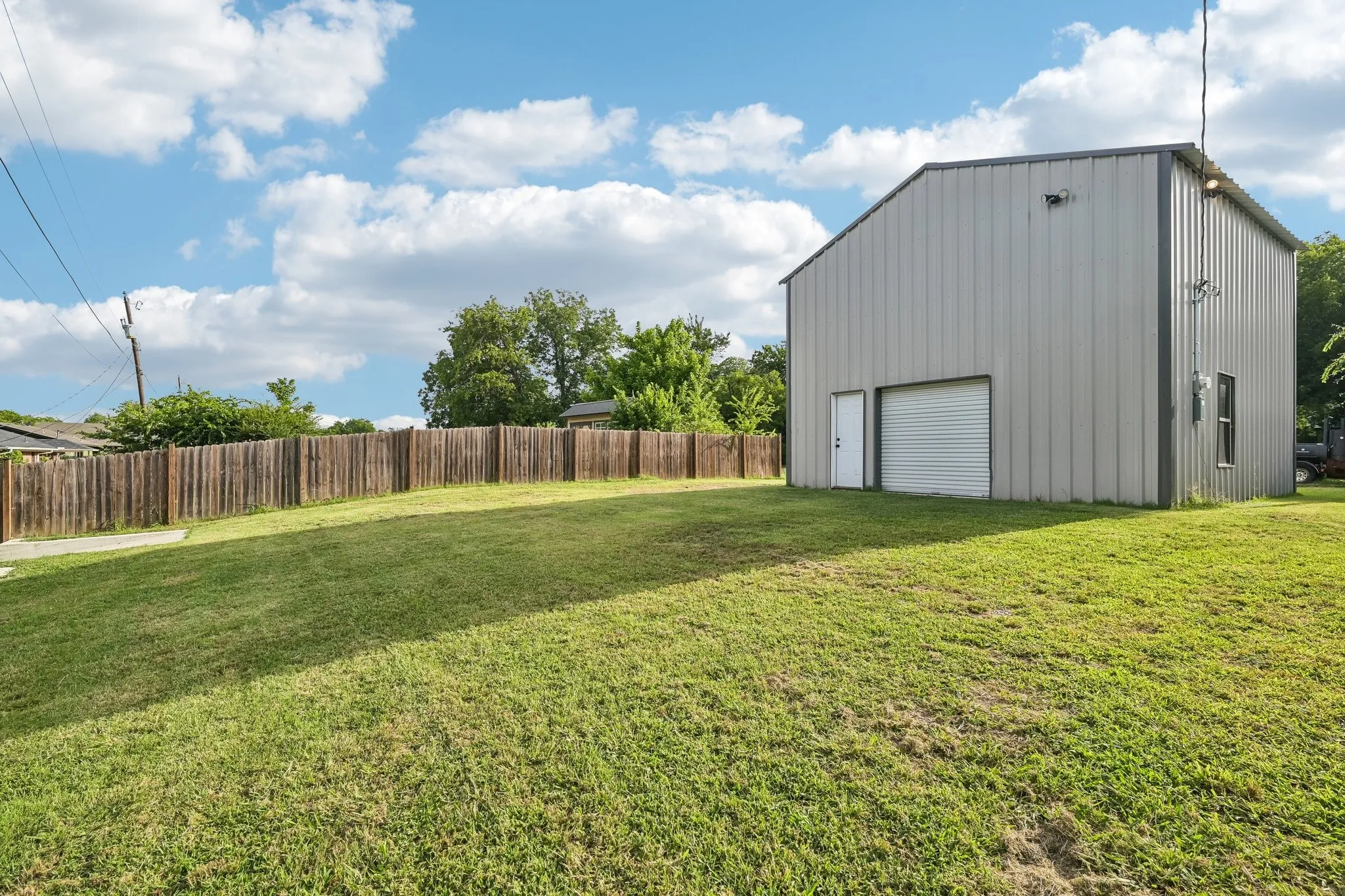 Single Family Residence For Sale in Kaufman County , 511 Commerce Street, Kemp, Texas 75143, 4 Bedroom, 2 Bathroom, Garage spaces, 1,785 Sqft, built in 1984, mls#21406223, Real Estate Agent in Kemp, Homes For Sale in Kaufman county, Homes For Sale in Kemp, Realtor in Kemp Texas, Real Estate Brokerage Independent Realty Texas, Luminita Cordes Realtor