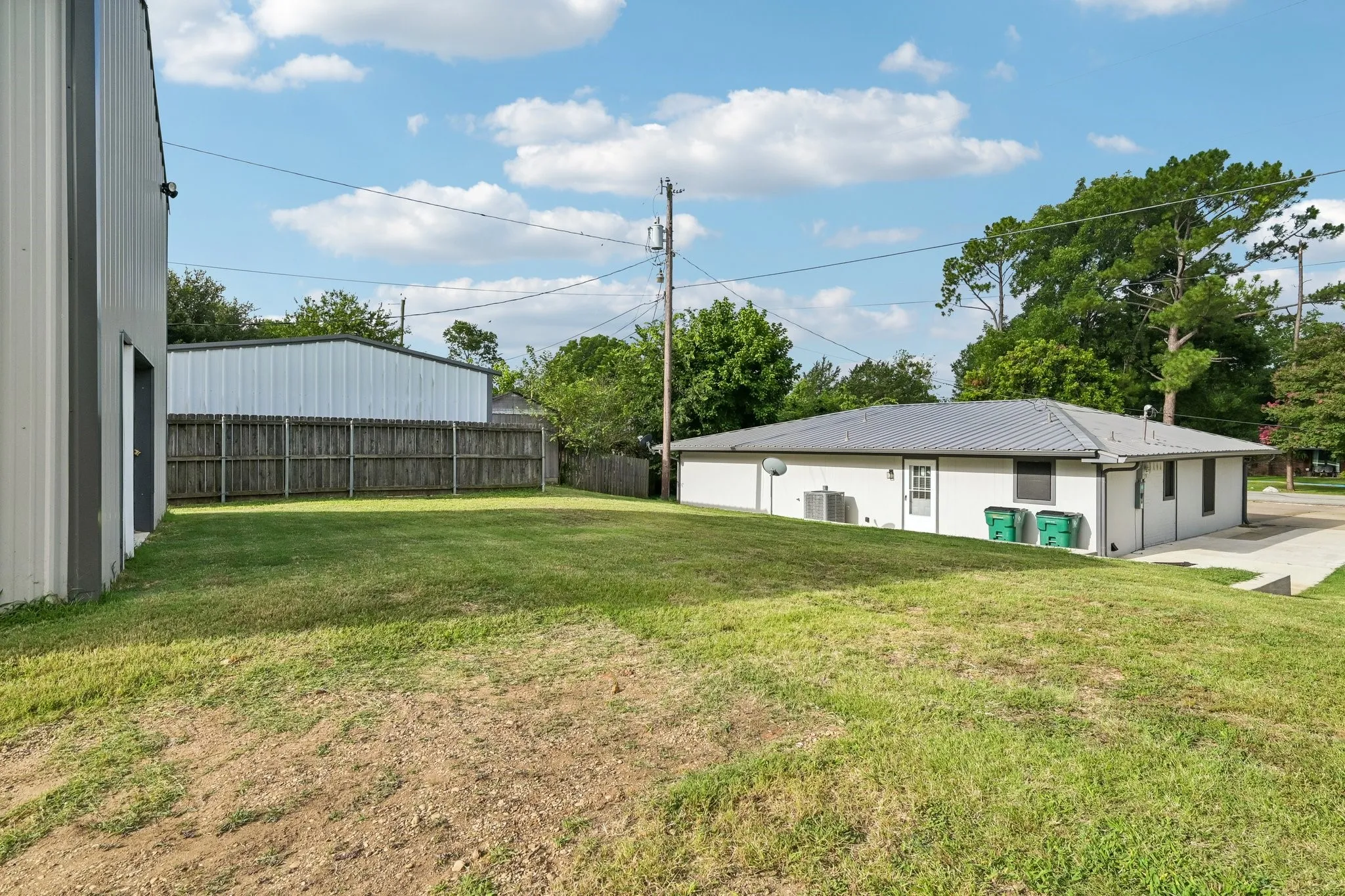 Single Family Residence For Sale in Kaufman County , 511 Commerce Street, Kemp, Texas 75143, 4 Bedroom, 2 Bathroom, Garage spaces, 1,785 Sqft, built in 1984, mls#21406223, Real Estate Agent in Kemp, Homes For Sale in Kaufman county, Homes For Sale in Kemp, Realtor in Kemp Texas, Real Estate Brokerage Independent Realty Texas, Luminita Cordes Realtor