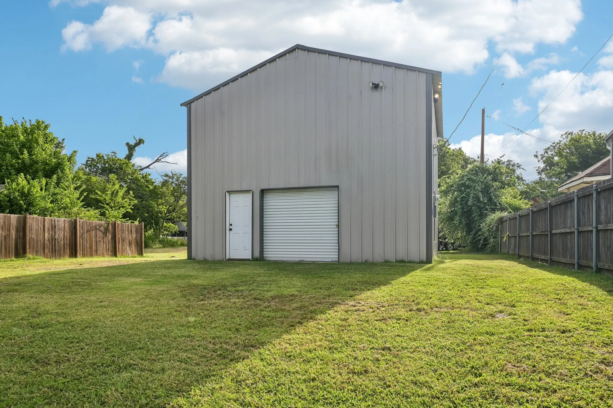 Single Family Residence For Sale in Kaufman County , 511 Commerce Street, Kemp, Texas 75143, 4 Bedroom, 2 Bathroom, Garage spaces, 1,785 Sqft, built in 1984, mls#21406223, Real Estate Agent in Kemp, Homes For Sale in Kaufman county, Homes For Sale in Kemp, Realtor in Kemp Texas, Real Estate Brokerage Independent Realty Texas, Luminita Cordes Realtor