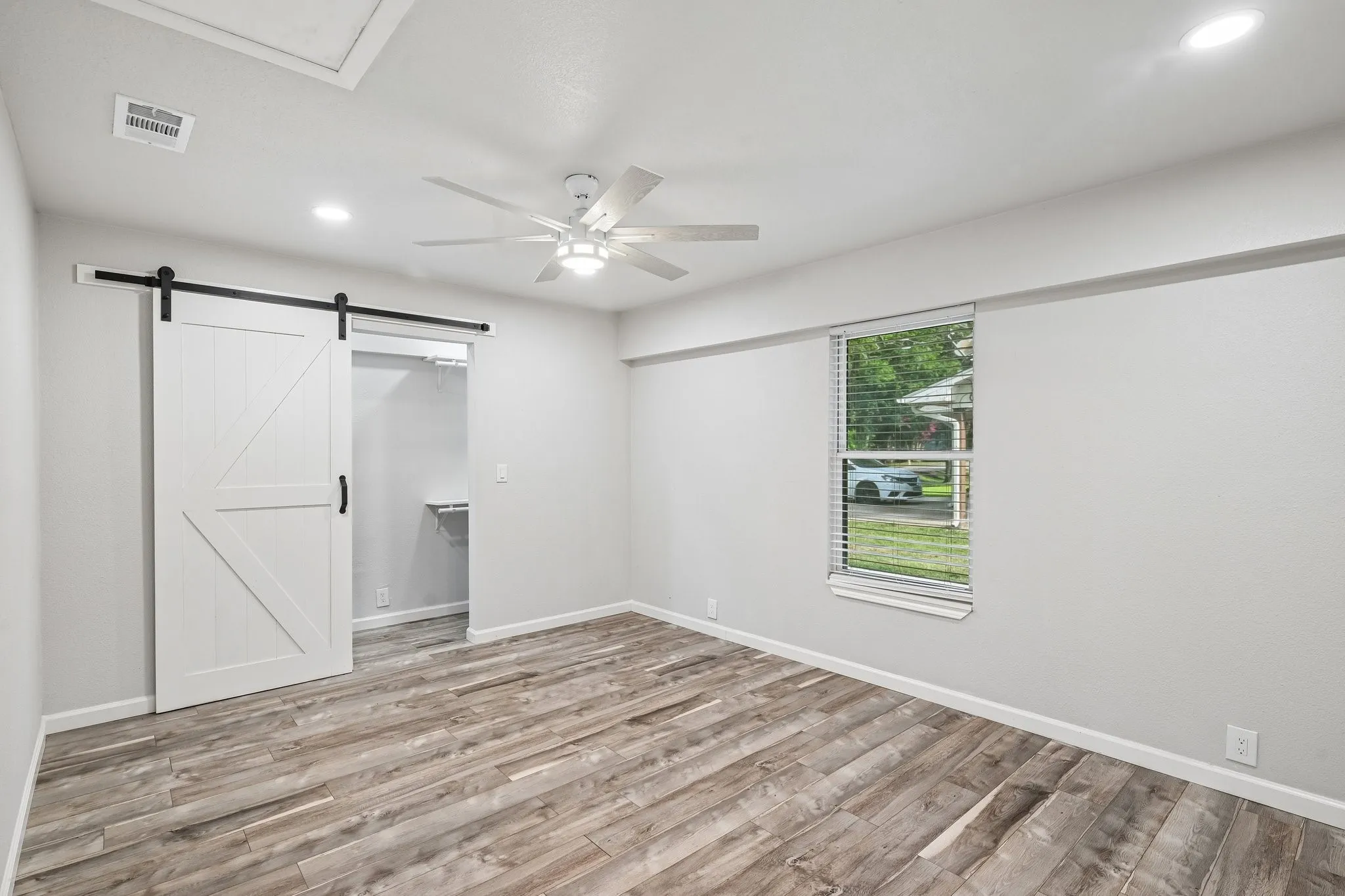 Single Family Residence For Sale in Kaufman County , 511 Commerce Street, Kemp, Texas 75143, 4 Bedroom, 2 Bathroom, Garage spaces, 1,785 Sqft, built in 1984, mls#21406223, Real Estate Agent in Kemp, Homes For Sale in Kaufman county, Homes For Sale in Kemp, Realtor in Kemp Texas, Real Estate Brokerage Independent Realty Texas, Luminita Cordes Realtor