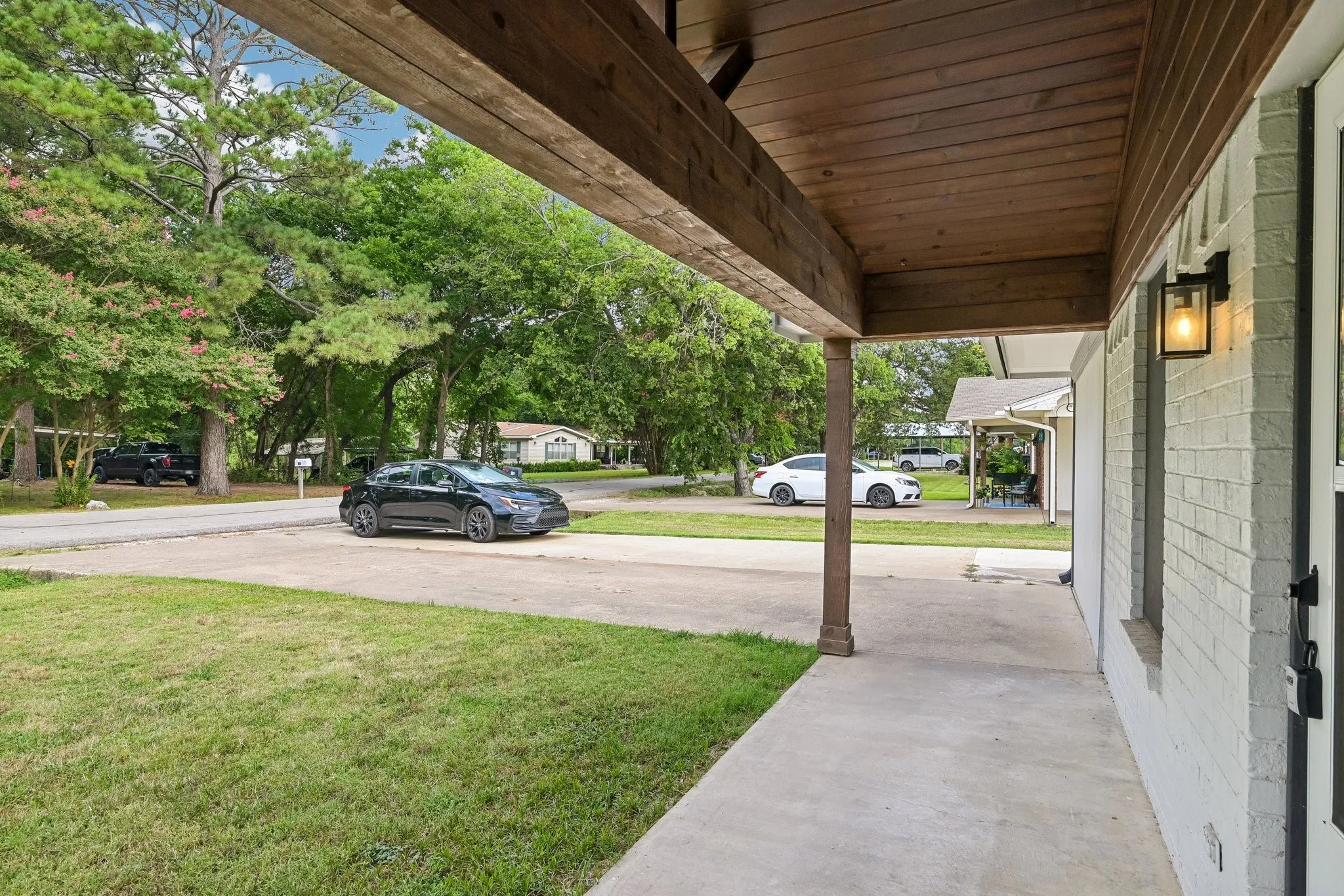 Single Family Residence For Sale in Kaufman County , 511 Commerce Street, Kemp, Texas 75143, 4 Bedroom, 2 Bathroom, Garage spaces, 1,785 Sqft, built in 1984, mls#21406223, Real Estate Agent in Kemp, Homes For Sale in Kaufman county, Homes For Sale in Kemp, Realtor in Kemp Texas, Real Estate Brokerage Independent Realty Texas, Luminita Cordes Realtor
