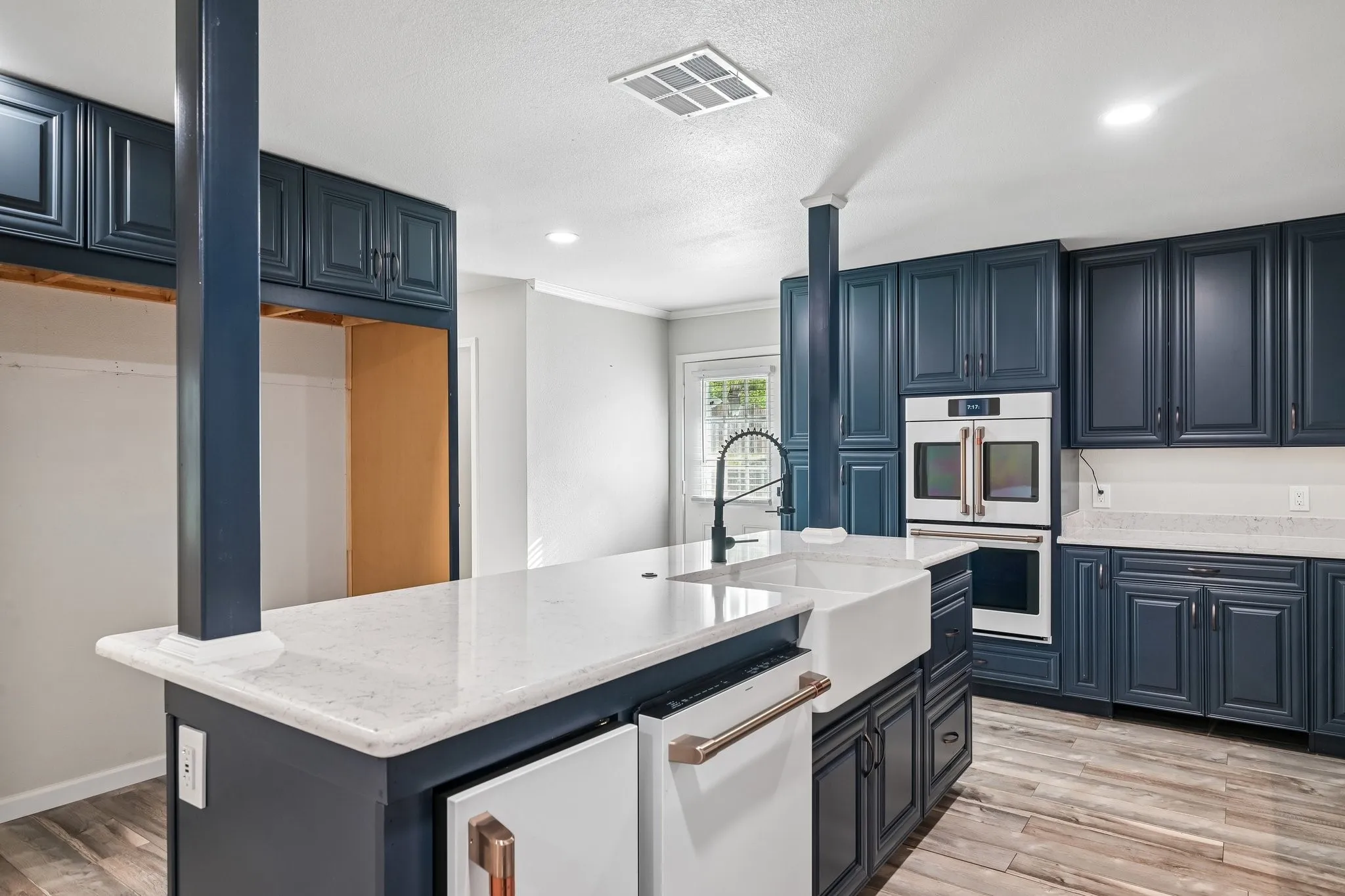 Single Family Residence For Sale in Kaufman County , 511 Commerce Street, Kemp, Texas 75143, 4 Bedroom, 2 Bathroom, Garage spaces, 1,785 Sqft, built in 1984, mls#21406223, Real Estate Agent in Kemp, Homes For Sale in Kaufman county, Homes For Sale in Kemp, Realtor in Kemp Texas, Real Estate Brokerage Independent Realty Texas, Luminita Cordes Realtor