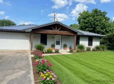 Single Family Residence For Sale in Kaufman County , 511 Commerce Street, Kemp, Texas 75143, 4 Bedroom, 2 Bathroom, Garage spaces, 1,785 Sqft, built in 1984, mls#21406223, Real Estate Agent in Kemp, Homes For Sale in Kaufman county, Homes For Sale in Kemp, Realtor in Kemp Texas, Real Estate Brokerage Independent Realty Texas, Luminita Cordes Realtor