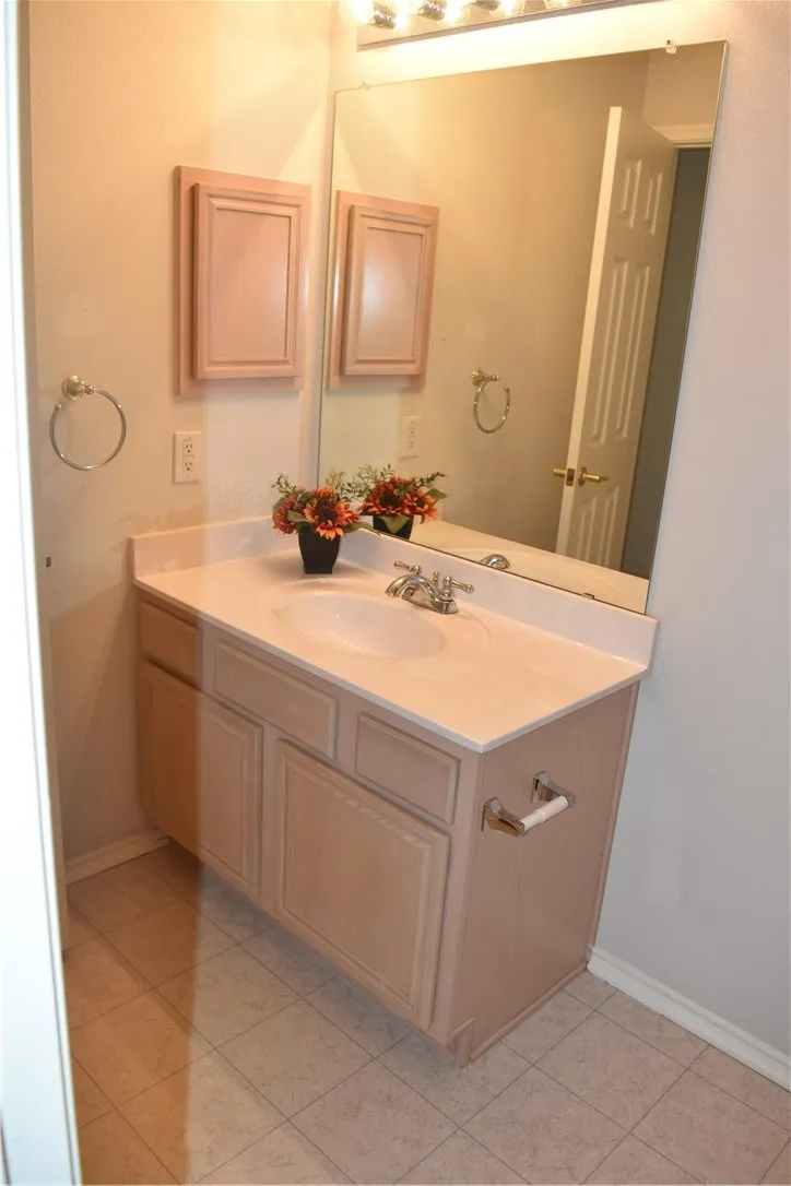 Townhouse For Rent in Collin County , 8617 Heather Ridge Drive, Plano, Texas 75024, 2 Bedroom, 2 Bathroom, 2 Garage spaces, 1,346 Sqft, built in 2001, mls#21406229, Real Estate Agent in Plano, Homes For Rent in Collin county, Homes For Rent in Plano, Realtor in Plano Texas, Real Estate Brokerage Independent Realty Texas, Luminita Cordes Realtor