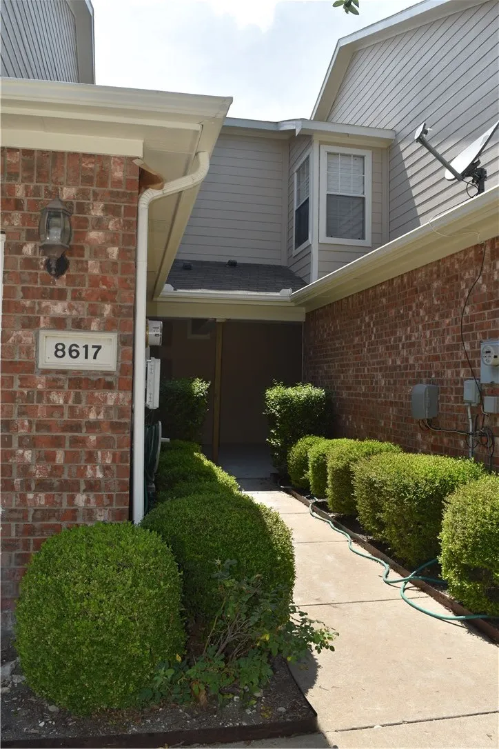 Townhouse For Rent in Collin County , 8617 Heather Ridge Drive, Plano, Texas 75024, 2 Bedroom, 2 Bathroom, 2 Garage spaces, 1,346 Sqft, built in 2001, mls#21406229, Real Estate Agent in Plano, Homes For Rent in Collin county, Homes For Rent in Plano, Realtor in Plano Texas, Real Estate Brokerage Independent Realty Texas, Luminita Cordes Realtor