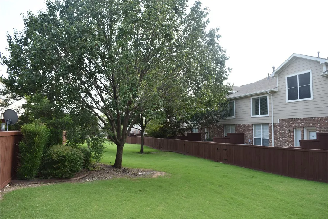 Townhouse For Rent in Collin County , 8617 Heather Ridge Drive, Plano, Texas 75024, 2 Bedroom, 2 Bathroom, 2 Garage spaces, 1,346 Sqft, built in 2001, mls#21406229, Real Estate Agent in Plano, Homes For Rent in Collin county, Homes For Rent in Plano, Realtor in Plano Texas, Real Estate Brokerage Independent Realty Texas, Luminita Cordes Realtor